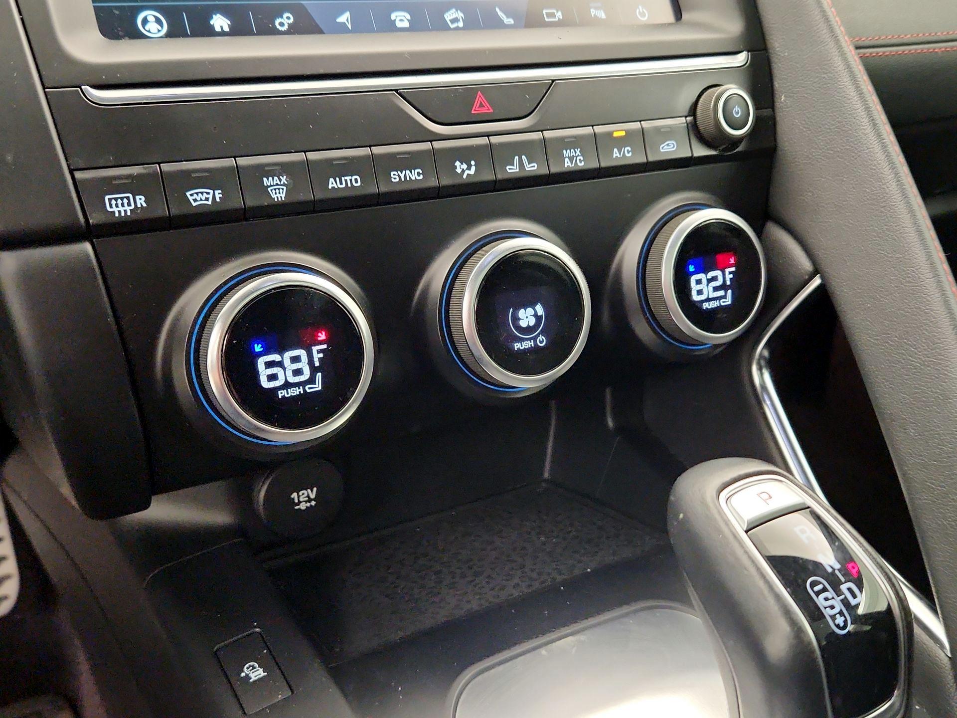 Thumbnail: 2020 Jaguar E-Pace - 17