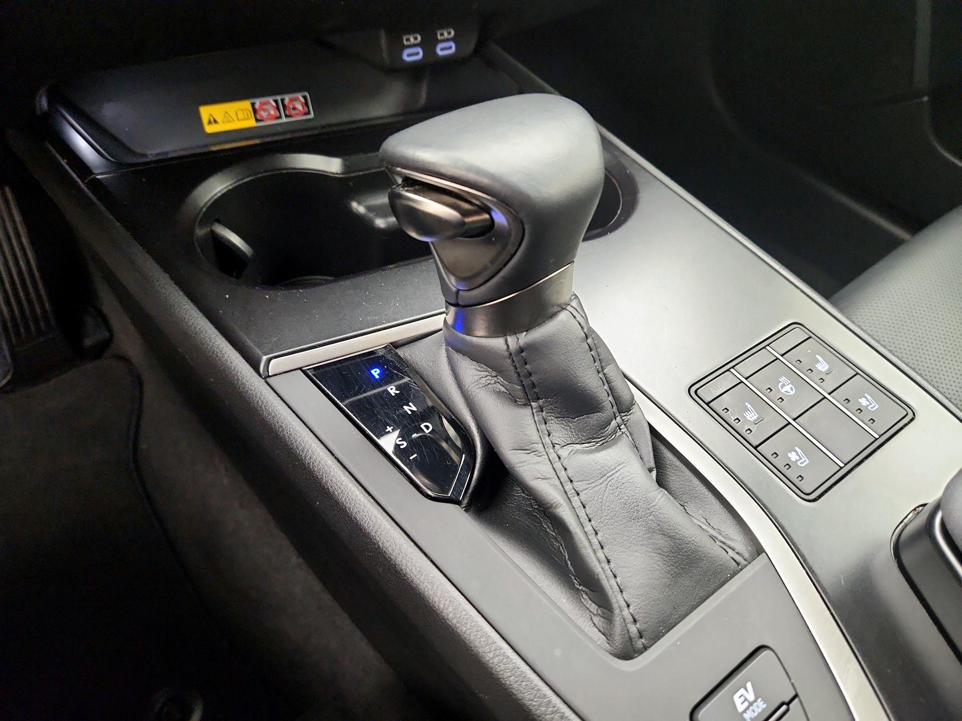 Thumbnail: 2024 Lexus UX - 18