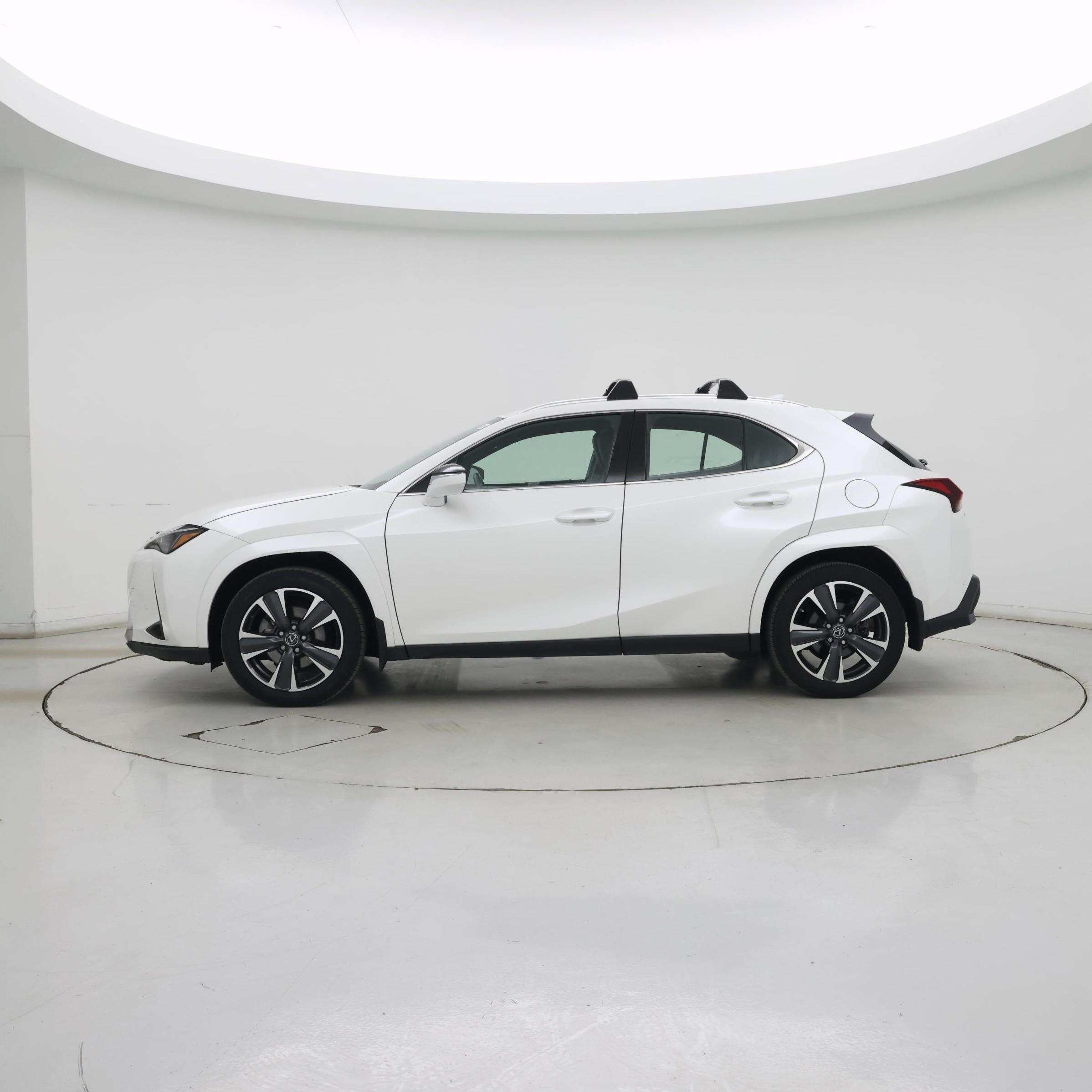 Thumbnail: 2024 Lexus UX - 3