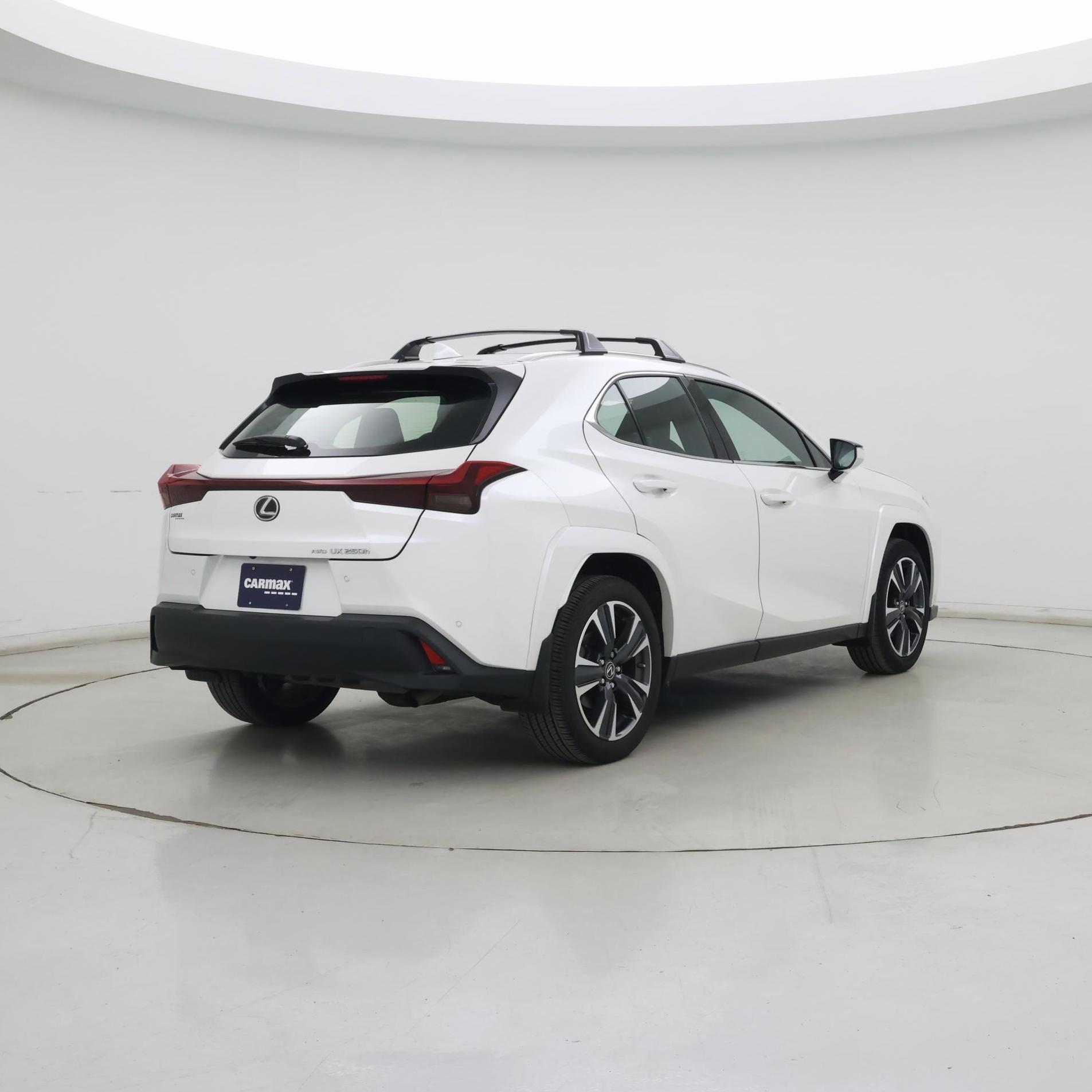 Thumbnail: 2024 Lexus UX - 8