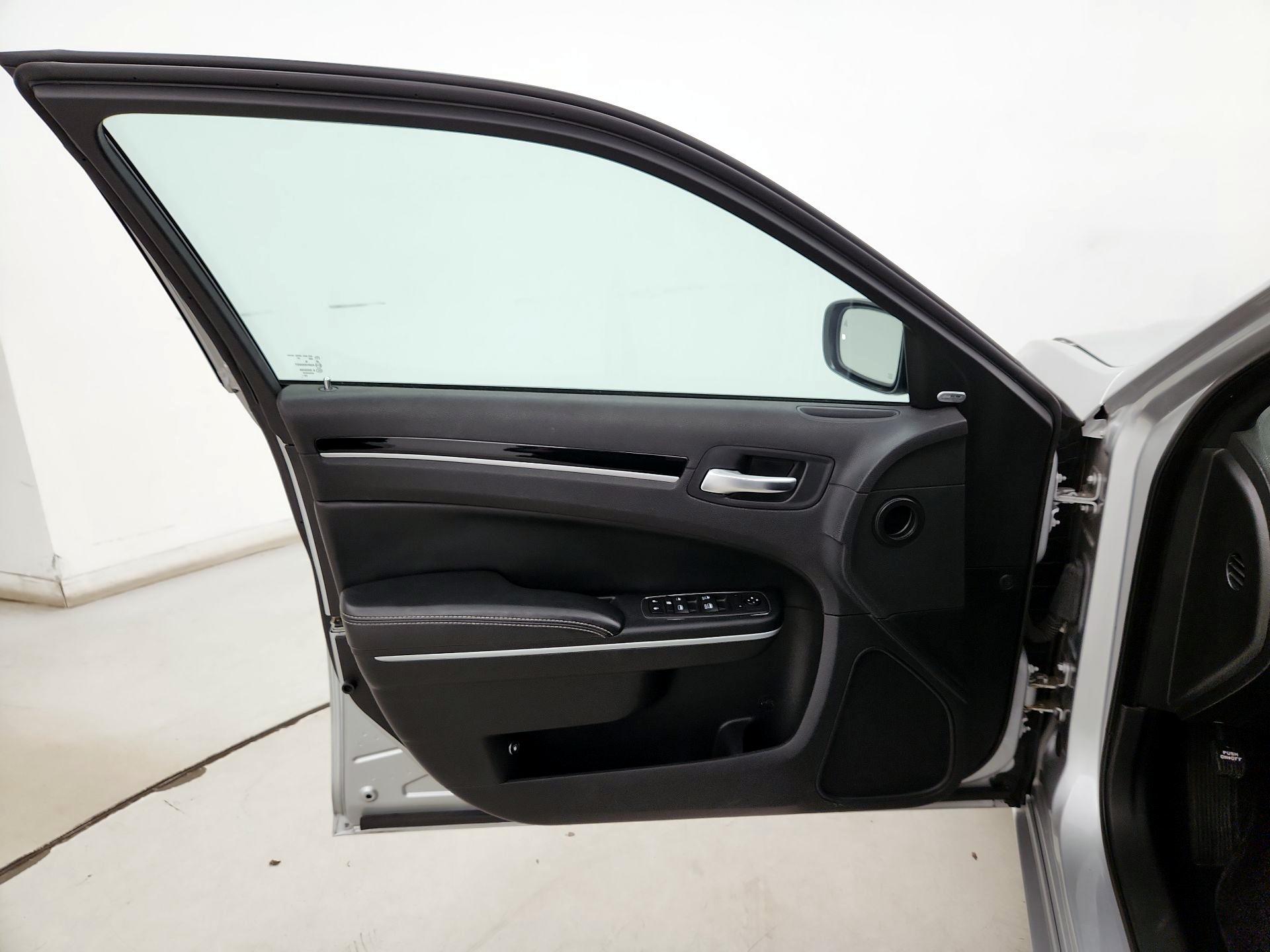 Thumbnail: 2023 Chrysler 300 - 12