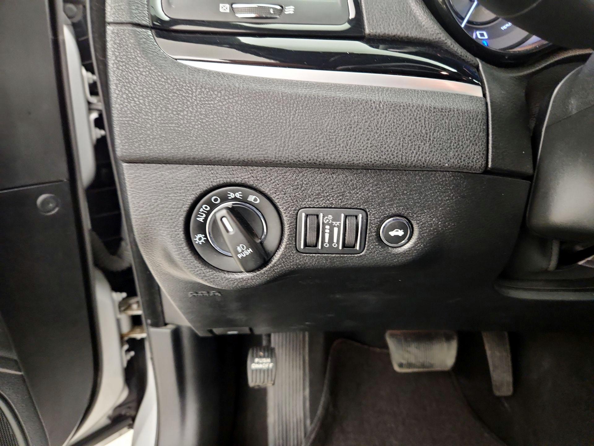 Thumbnail: 2023 Chrysler 300 - 13