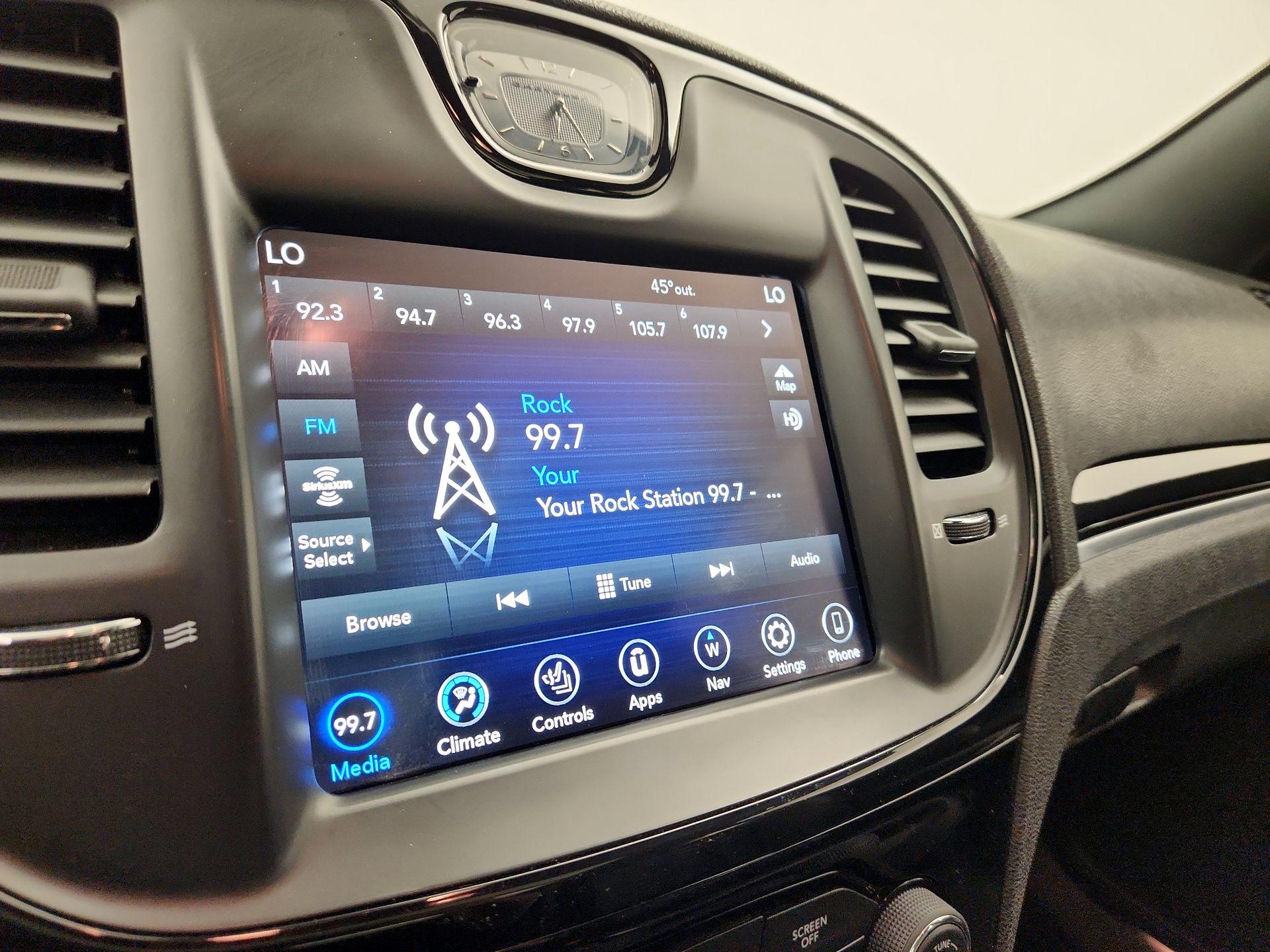 Thumbnail: 2023 Chrysler 300 - 16