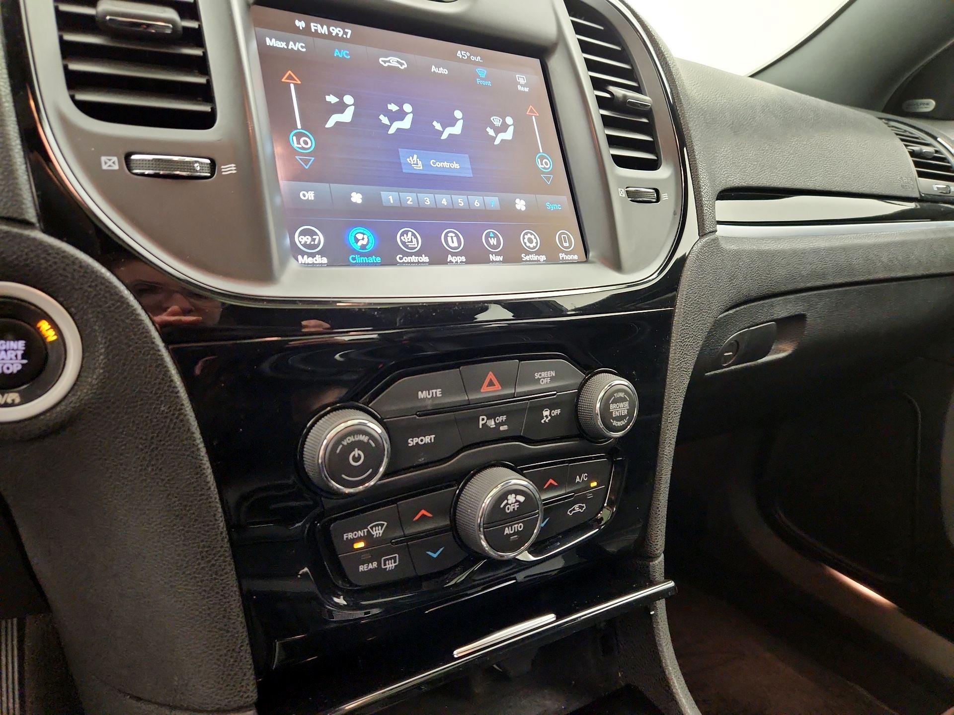 Thumbnail: 2023 Chrysler 300 - 17