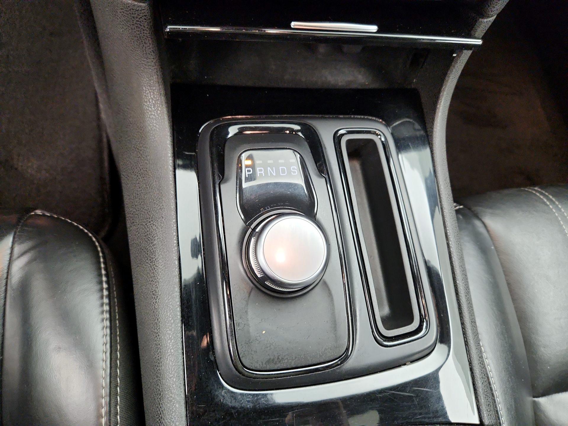 Thumbnail: 2023 Chrysler 300 - 18