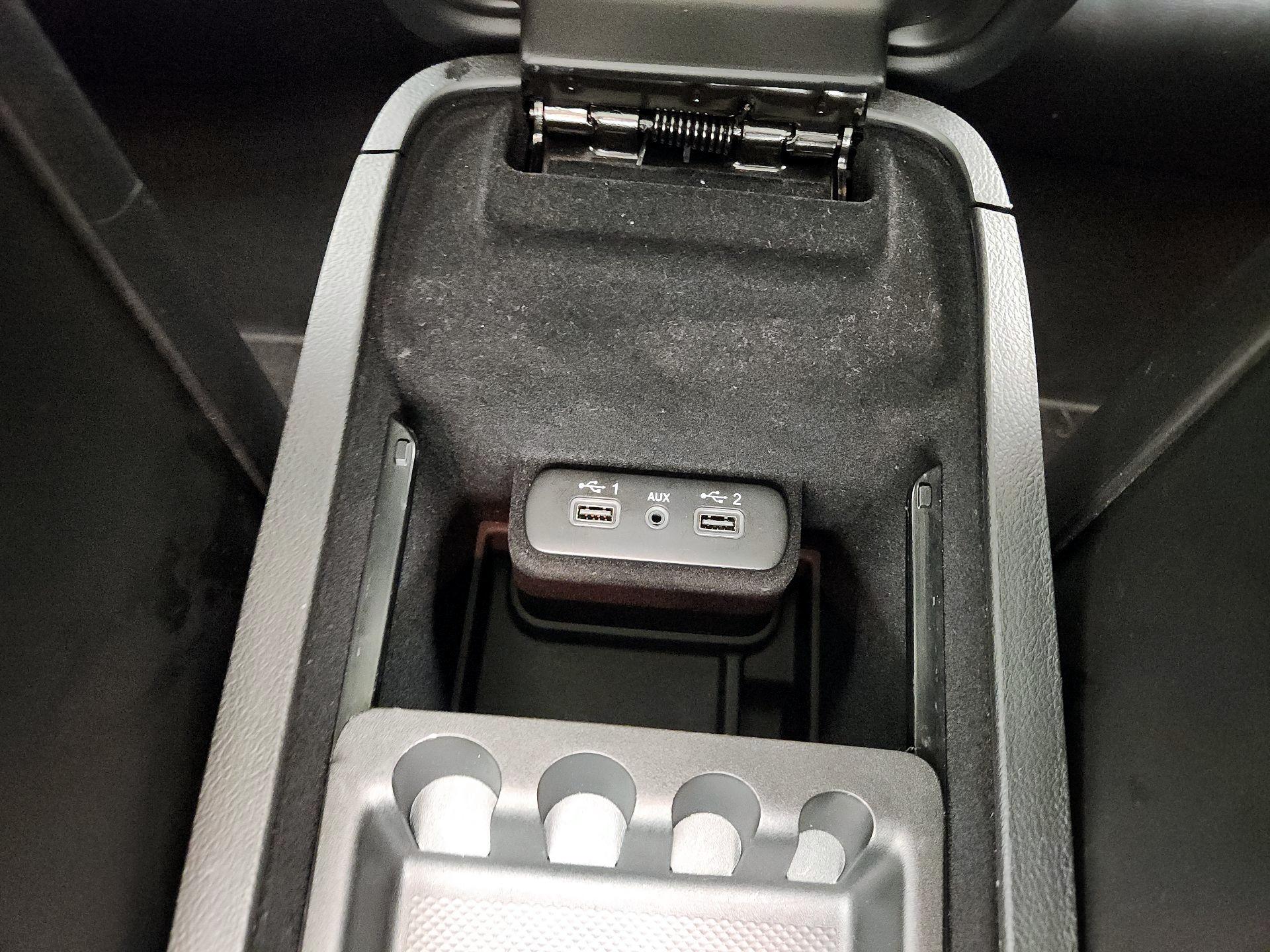 Thumbnail: 2023 Chrysler 300 - 19