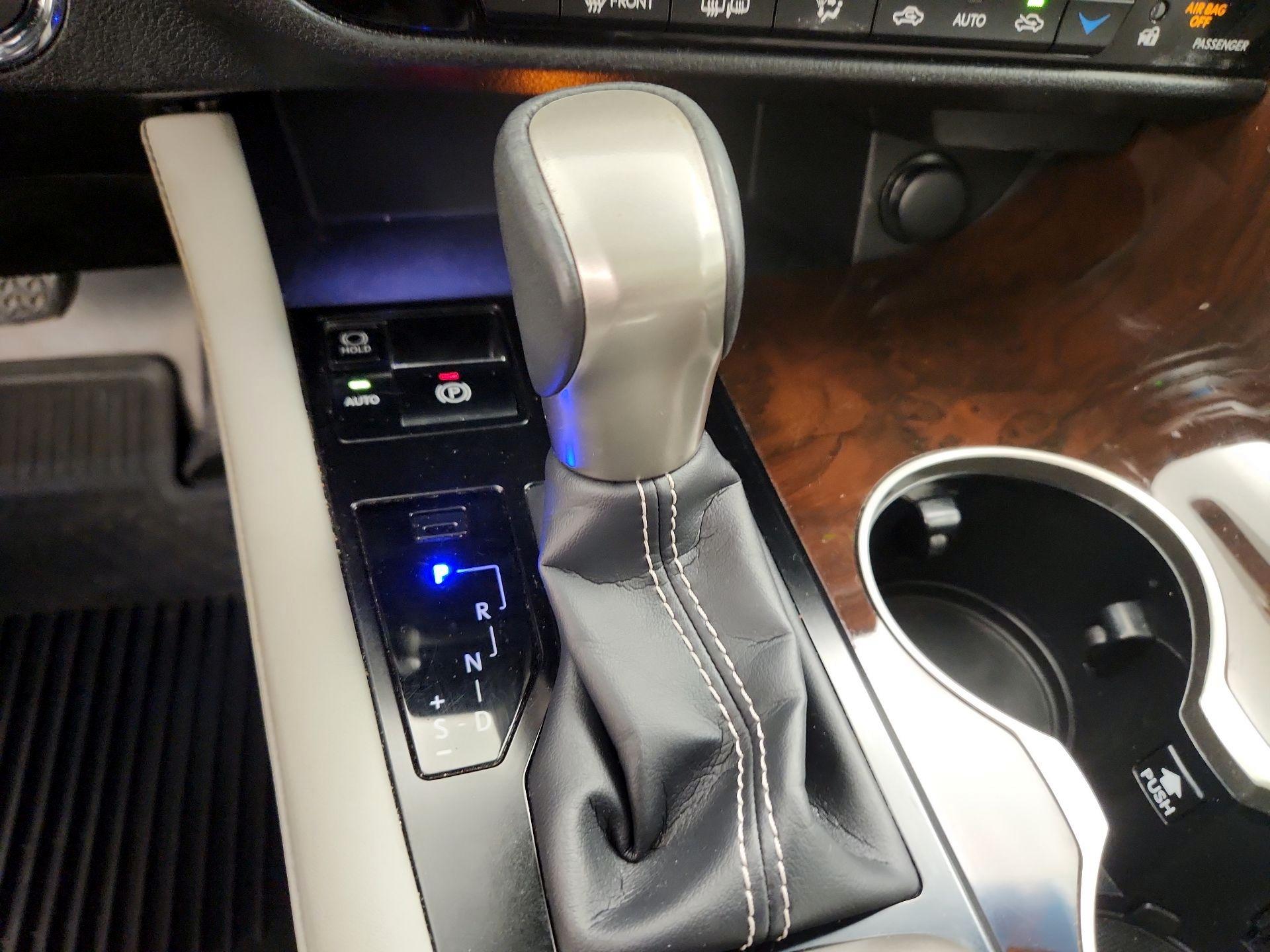 Thumbnail: 2019 Lexus RX - 18