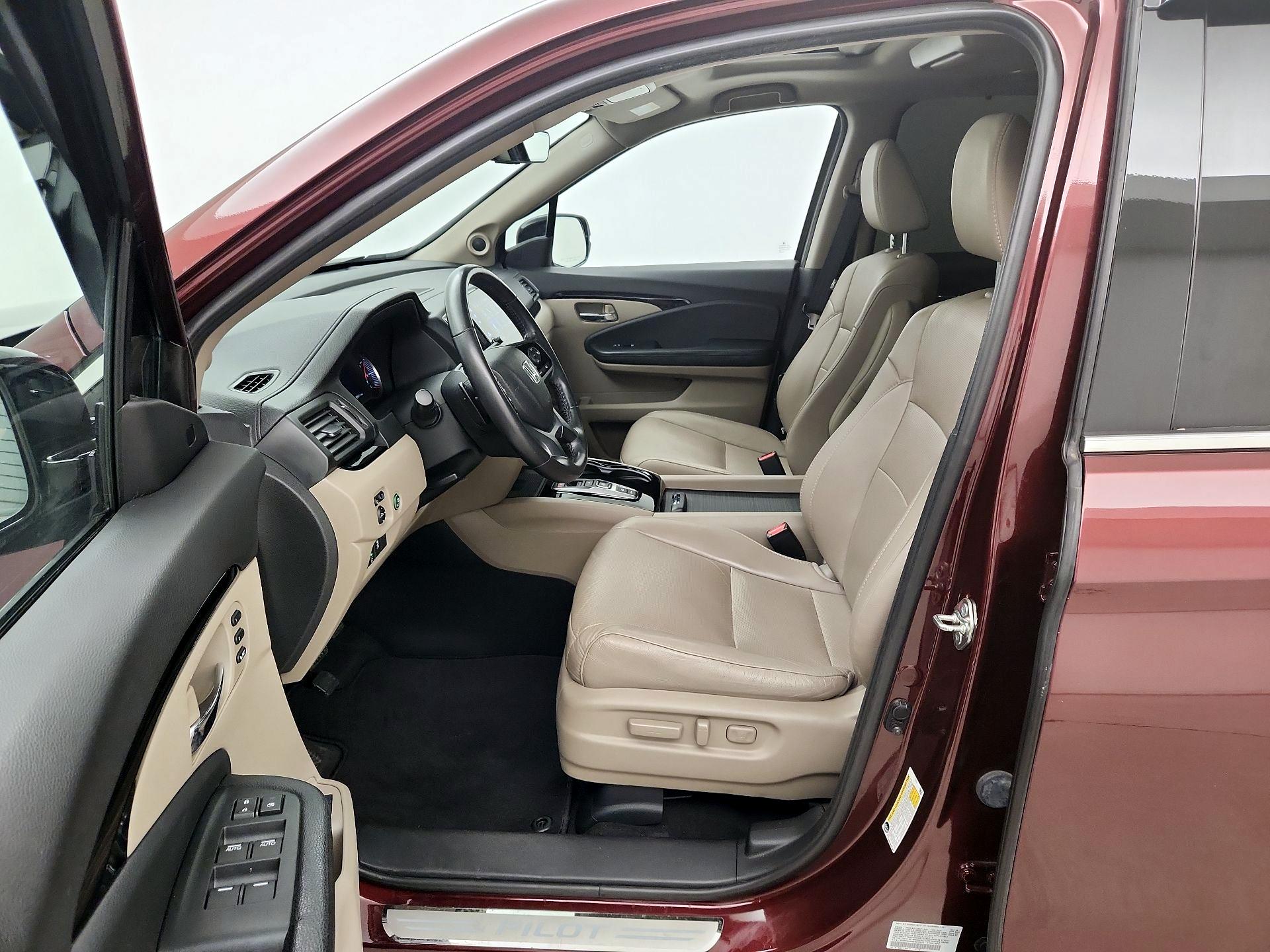 Thumbnail: 2019 Honda Pilot - 11