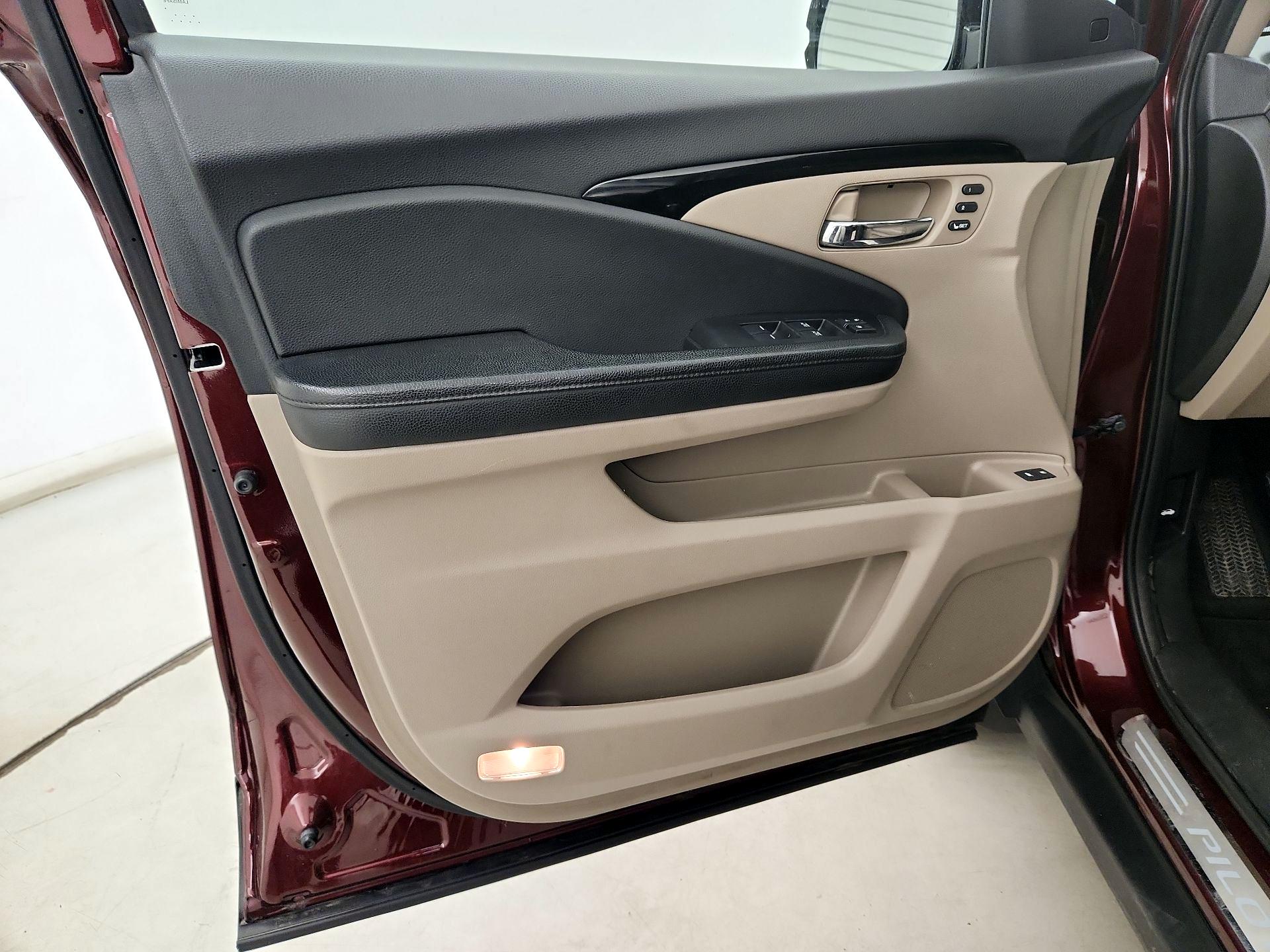 Thumbnail: 2019 Honda Pilot - 12