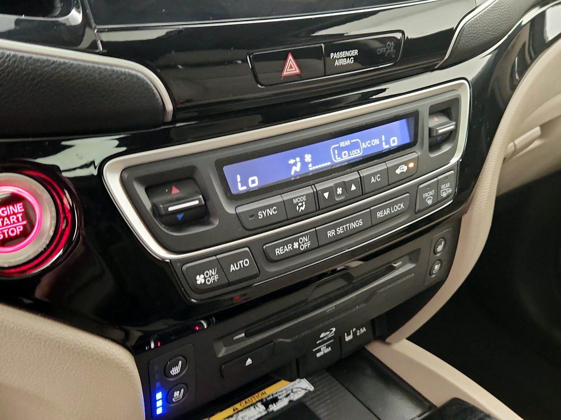 Thumbnail: 2019 Honda Pilot - 17