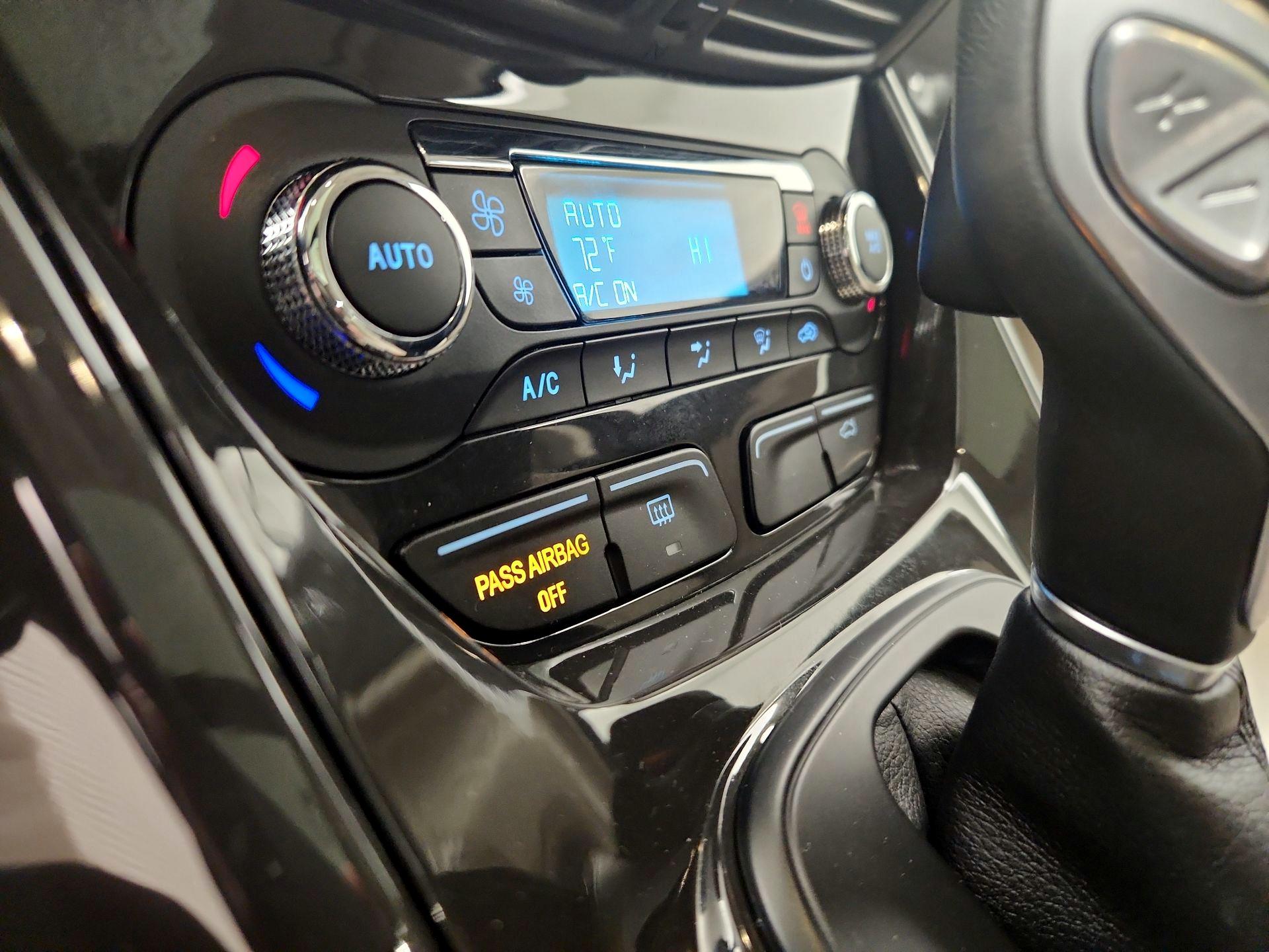 Thumbnail: 2015 Ford Escape - 17