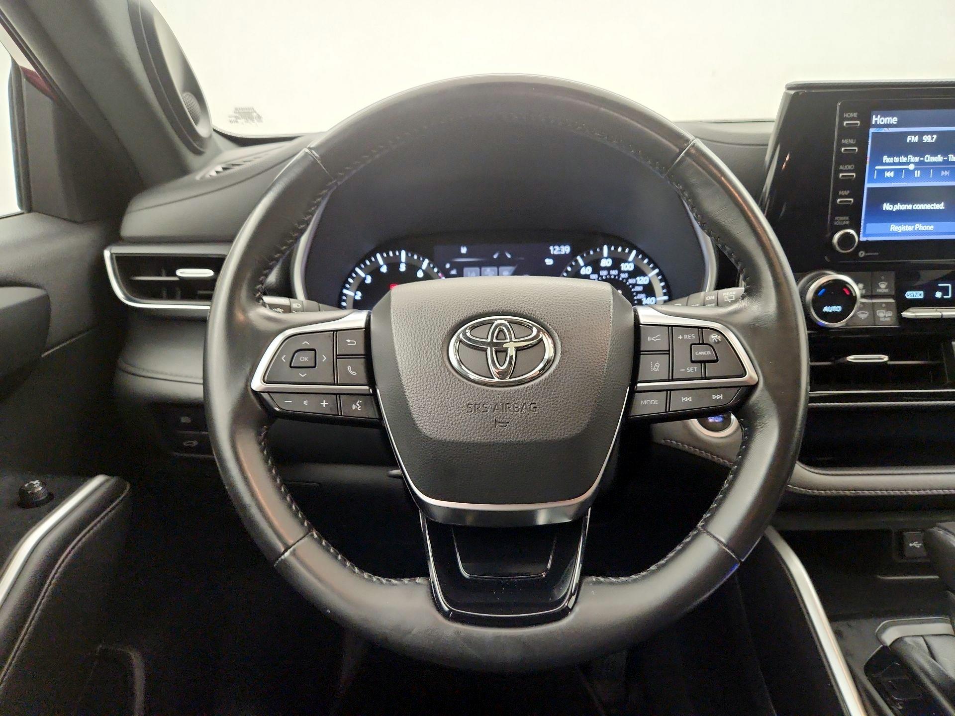 Thumbnail: 2021 Toyota Highlander - 10