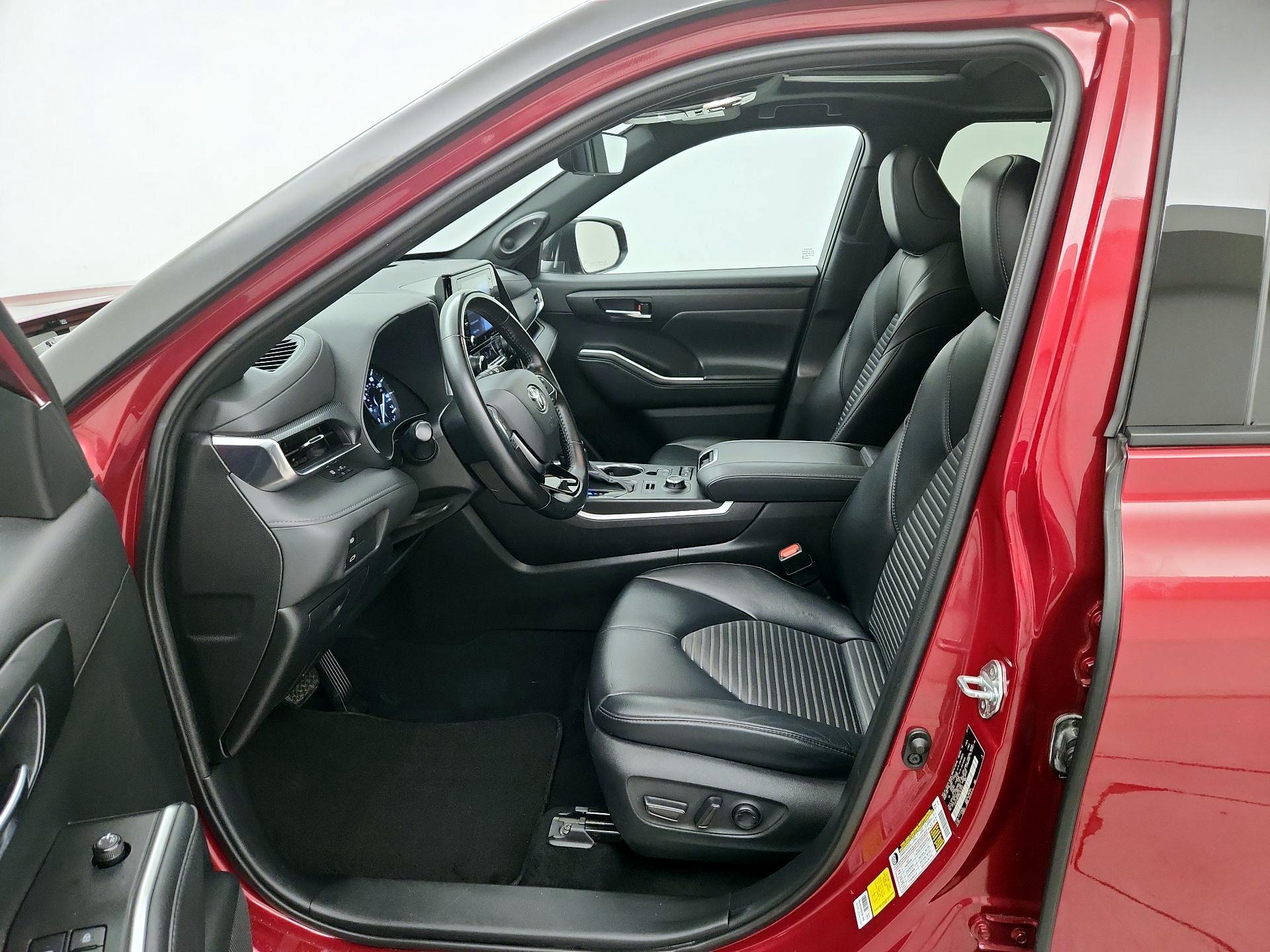 Thumbnail: 2021 Toyota Highlander - 11