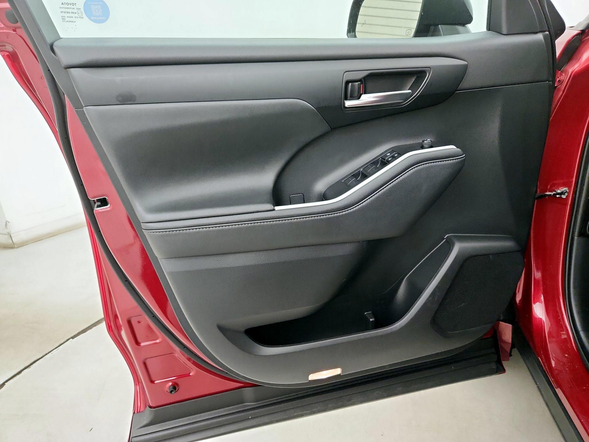 Thumbnail: 2021 Toyota Highlander - 12