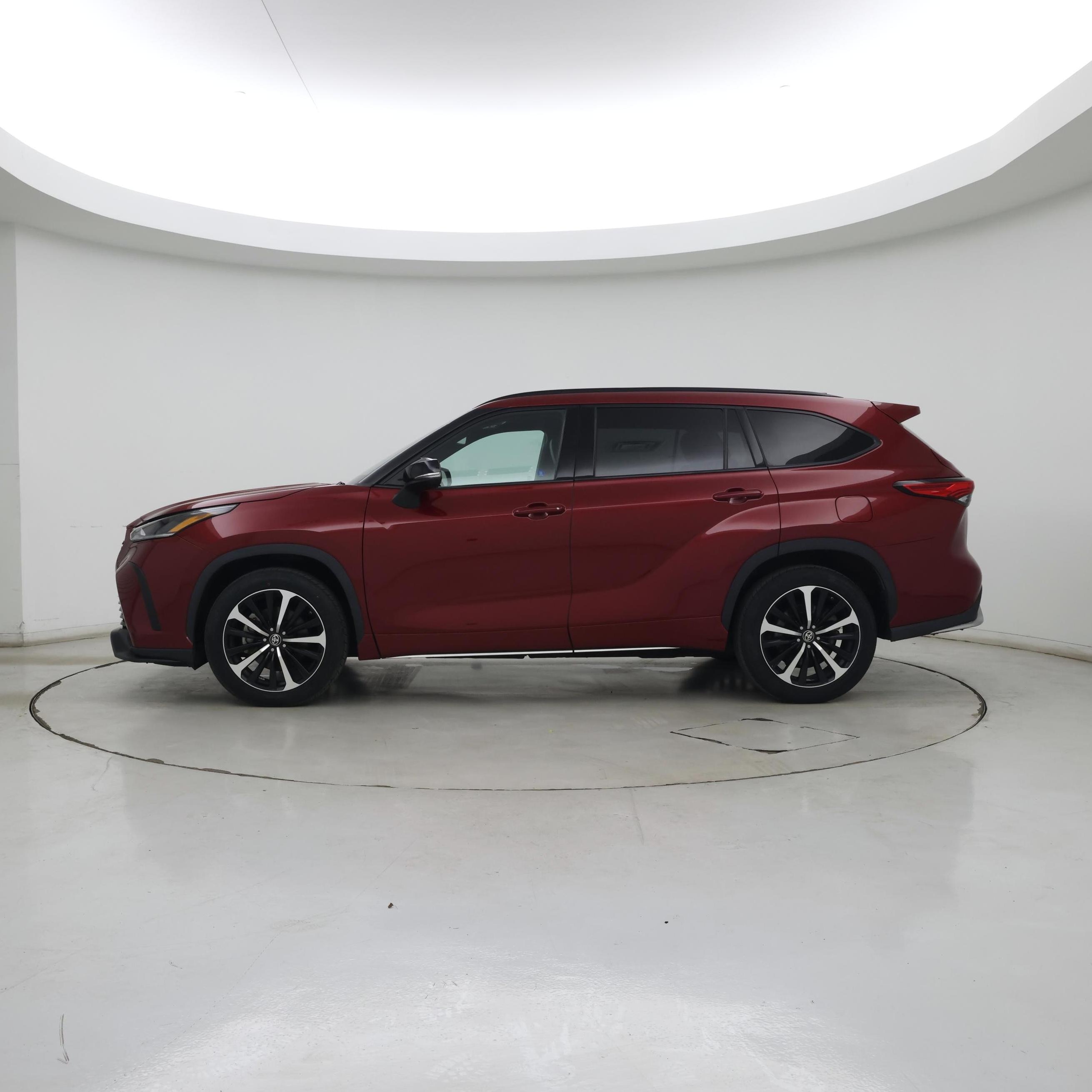 Thumbnail: 2021 Toyota Highlander - 3