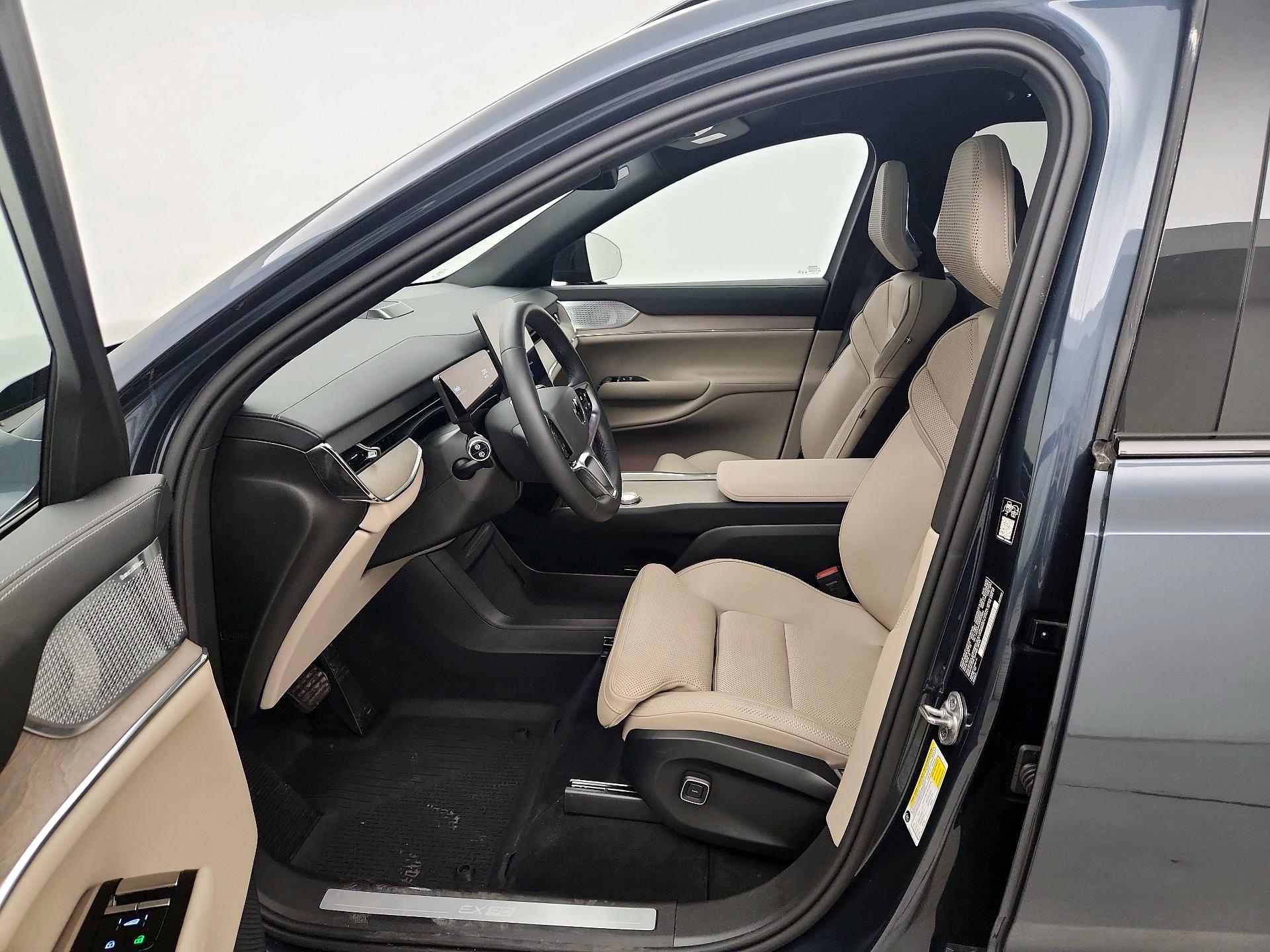 Thumbnail: 2025 Volvo EX90 - 11