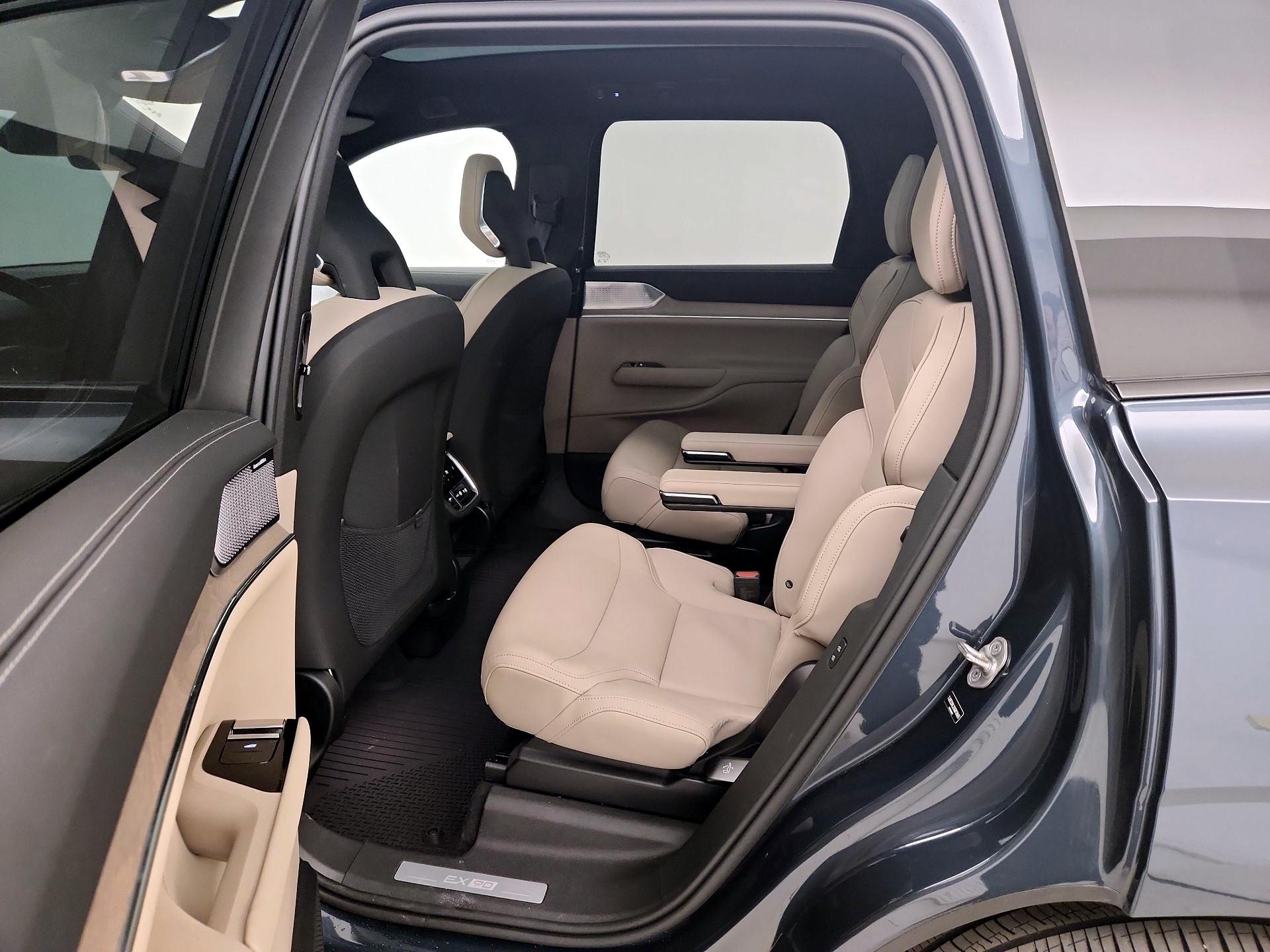 Thumbnail: 2025 Volvo EX90 - 20