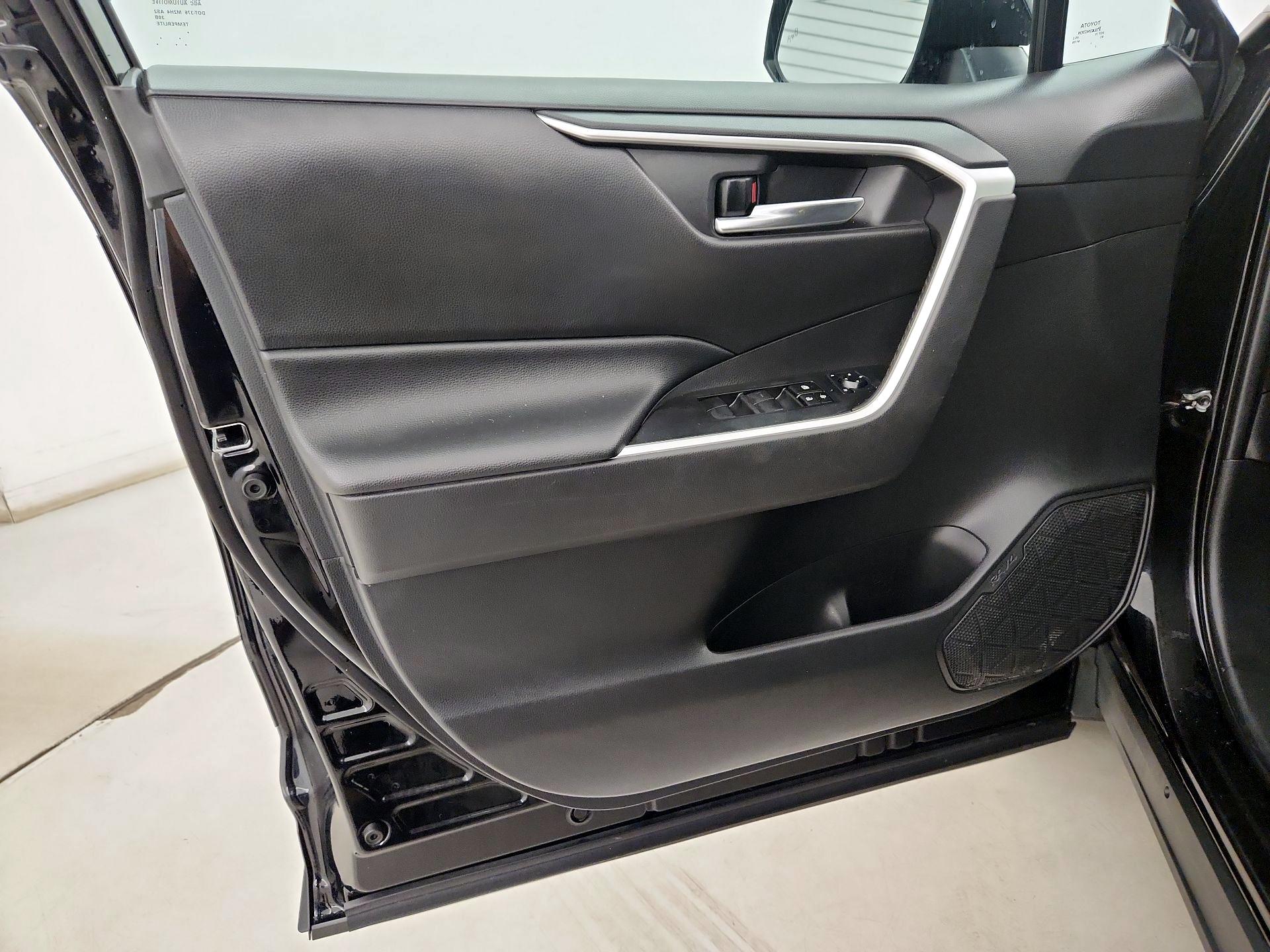 Thumbnail: 2021 Toyota RAV4 - 12