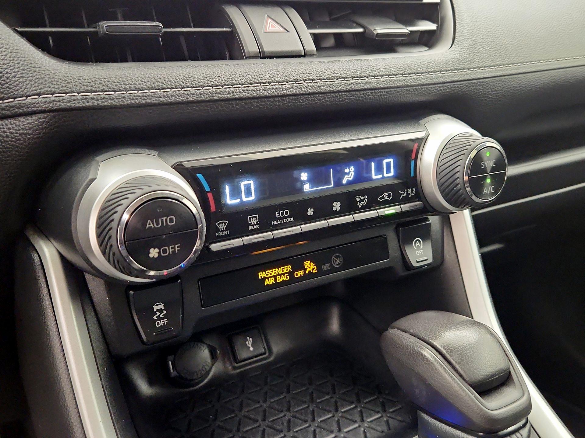 Thumbnail: 2021 Toyota RAV4 - 16