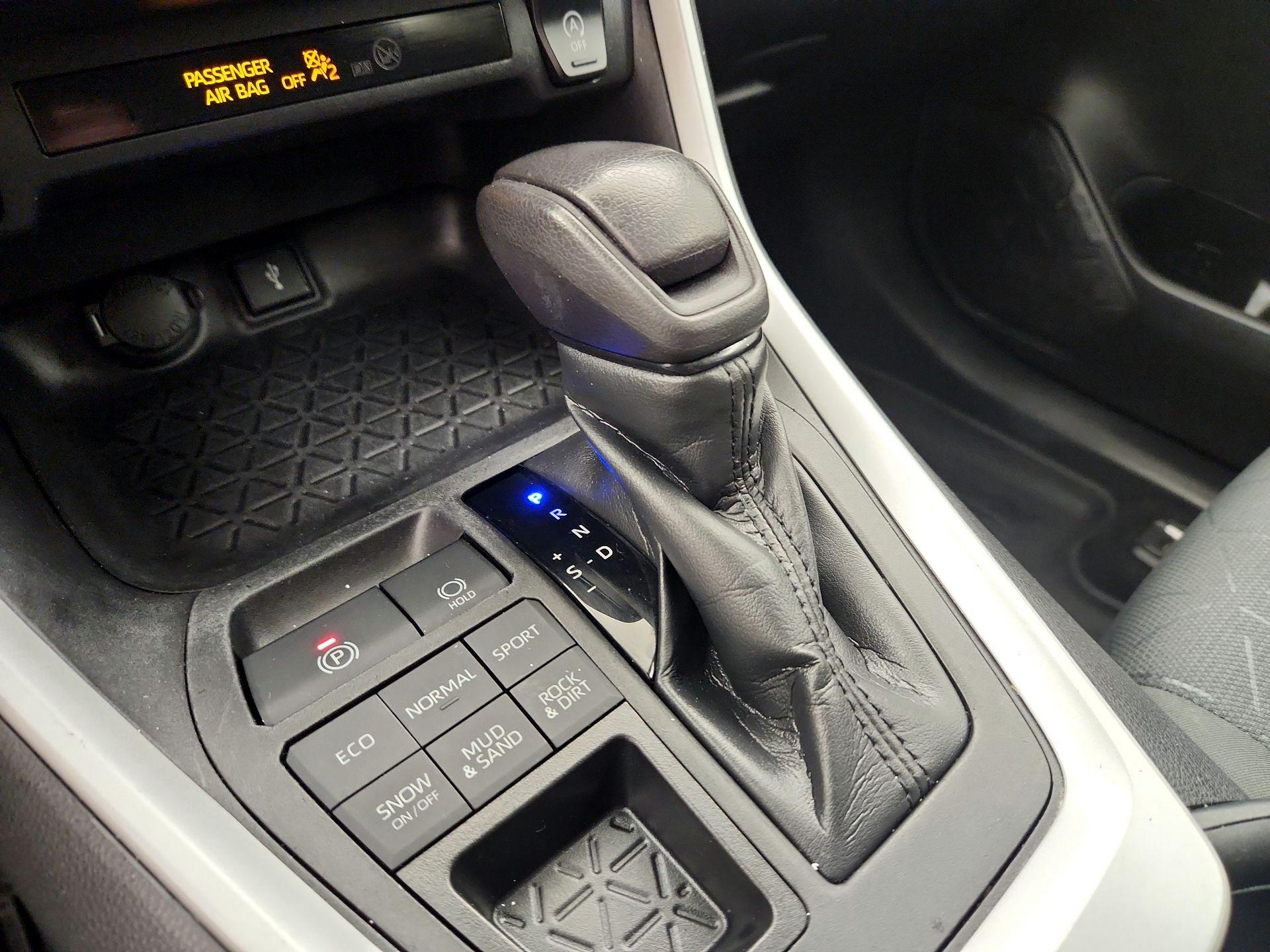 Thumbnail: 2021 Toyota RAV4 - 17