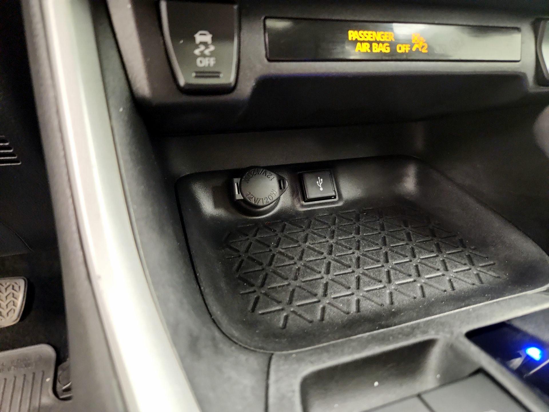 Thumbnail: 2021 Toyota RAV4 - 18