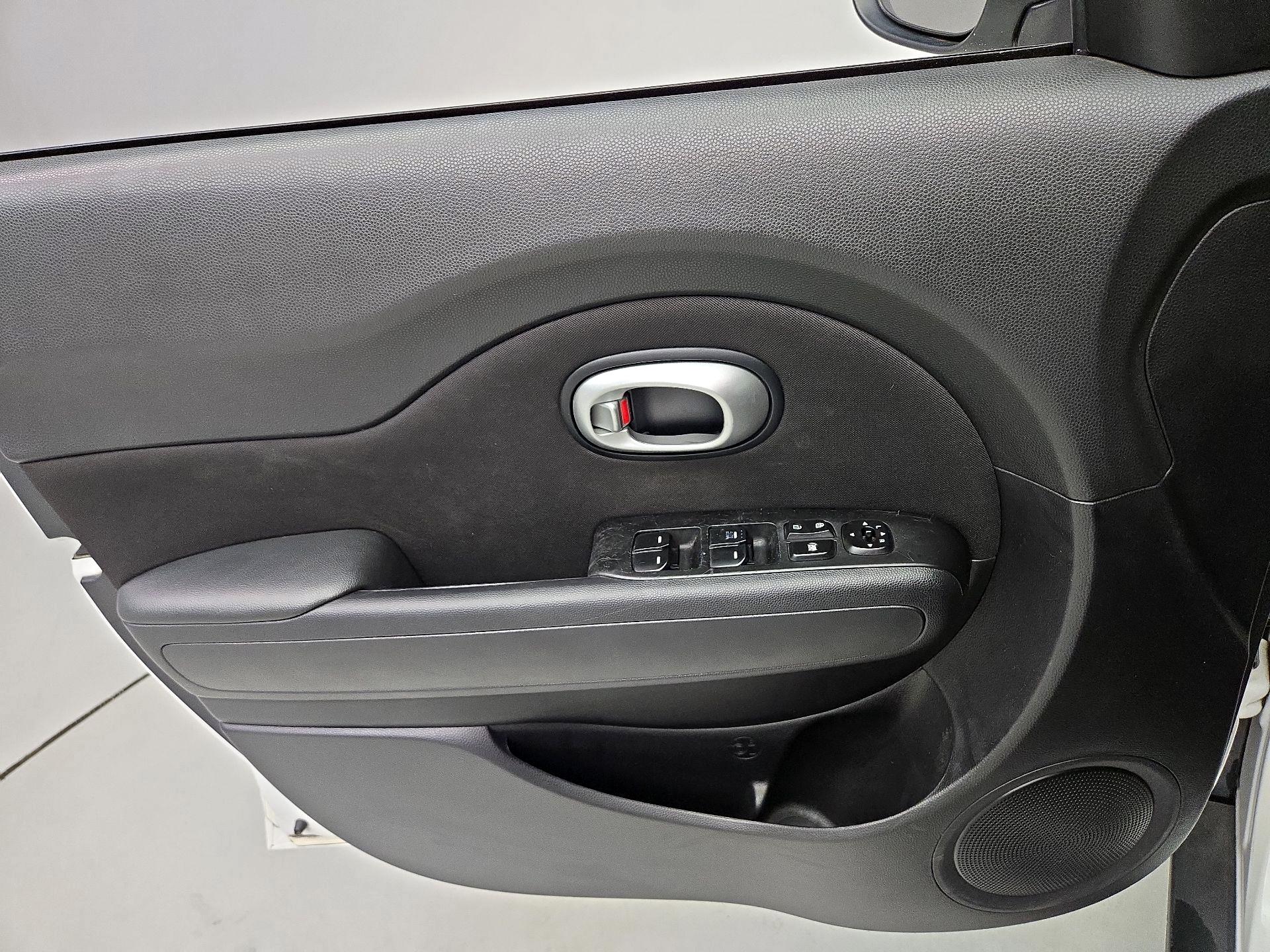 Thumbnail: 2016 Kia Soul - 12