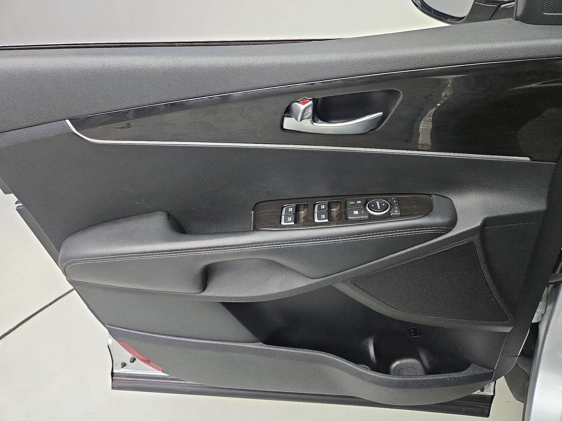 Thumbnail: 2020 Kia Sorento - 12