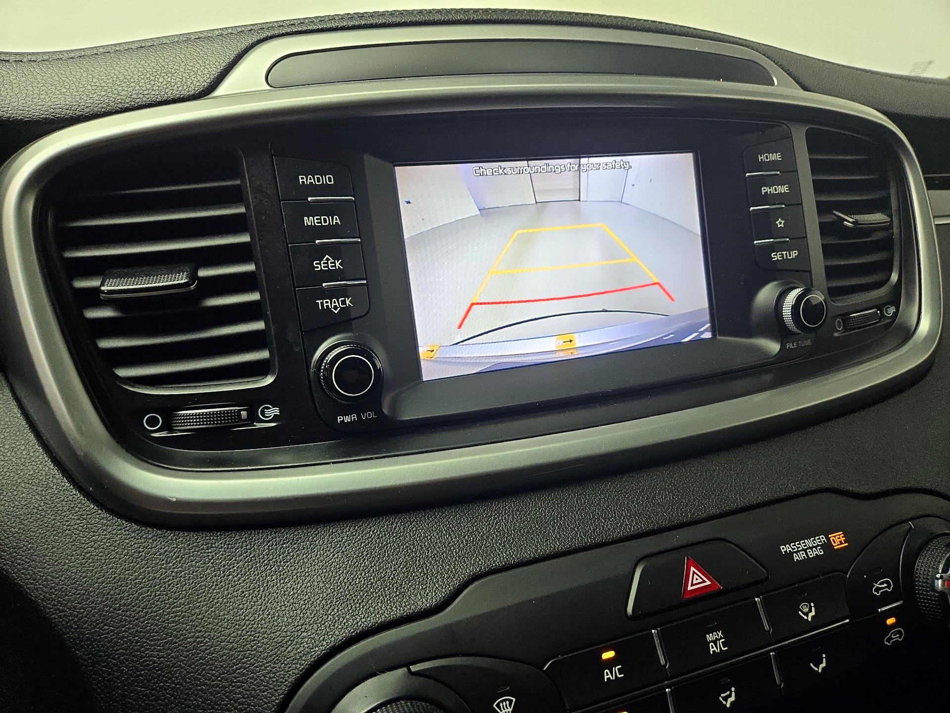 Thumbnail: 2020 Kia Sorento - 14