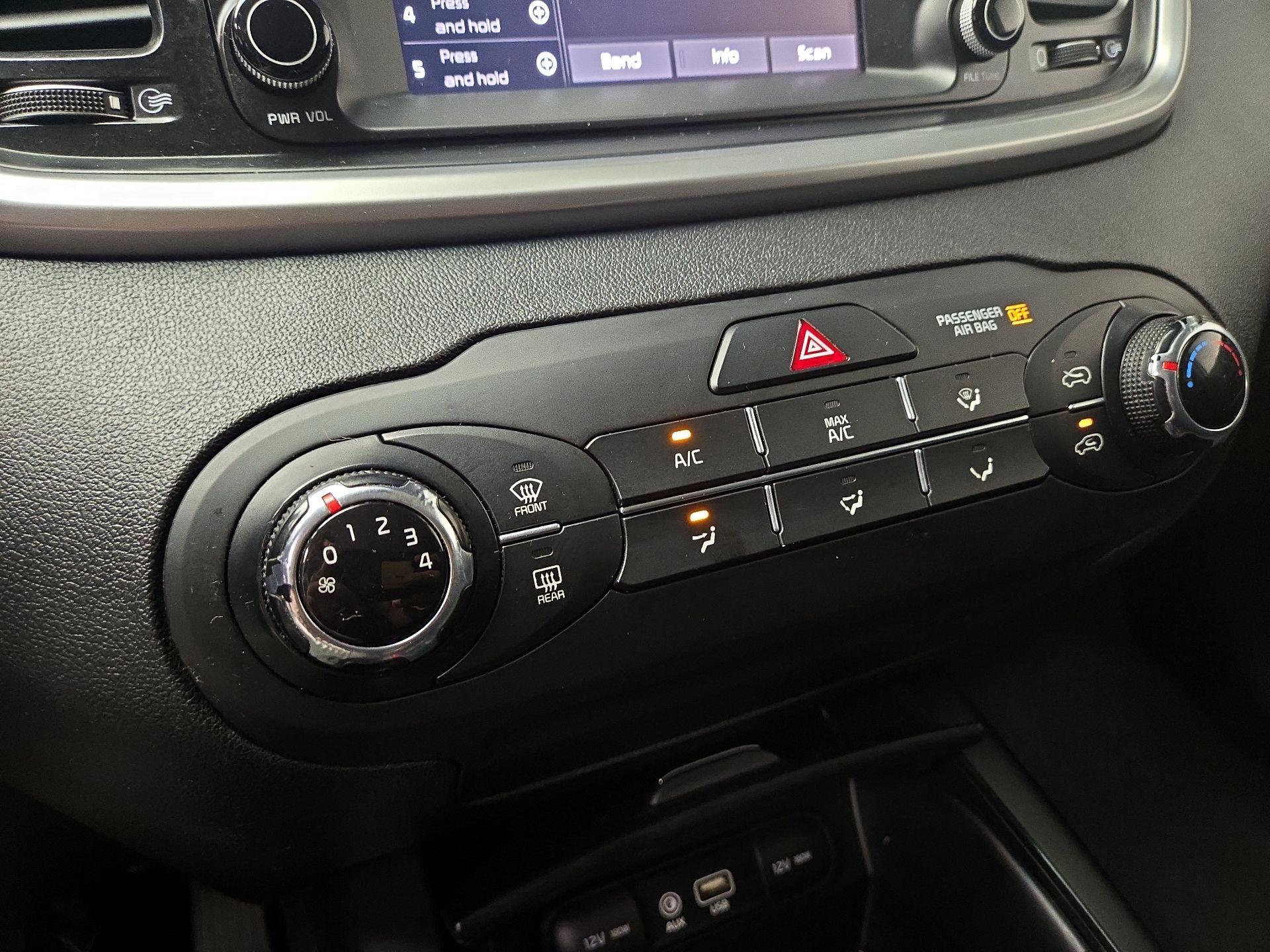 Thumbnail: 2020 Kia Sorento - 16