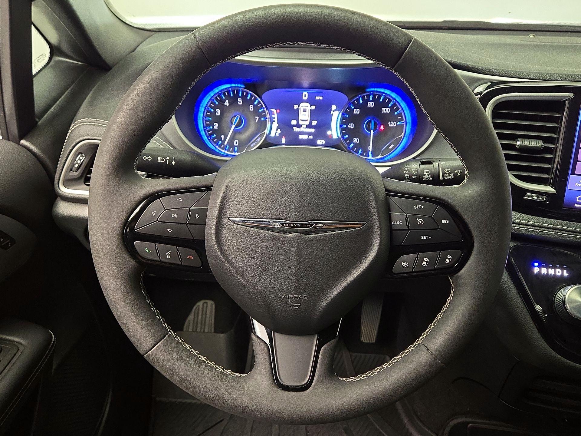 Thumbnail: 2022 Chrysler Pacifica - 10