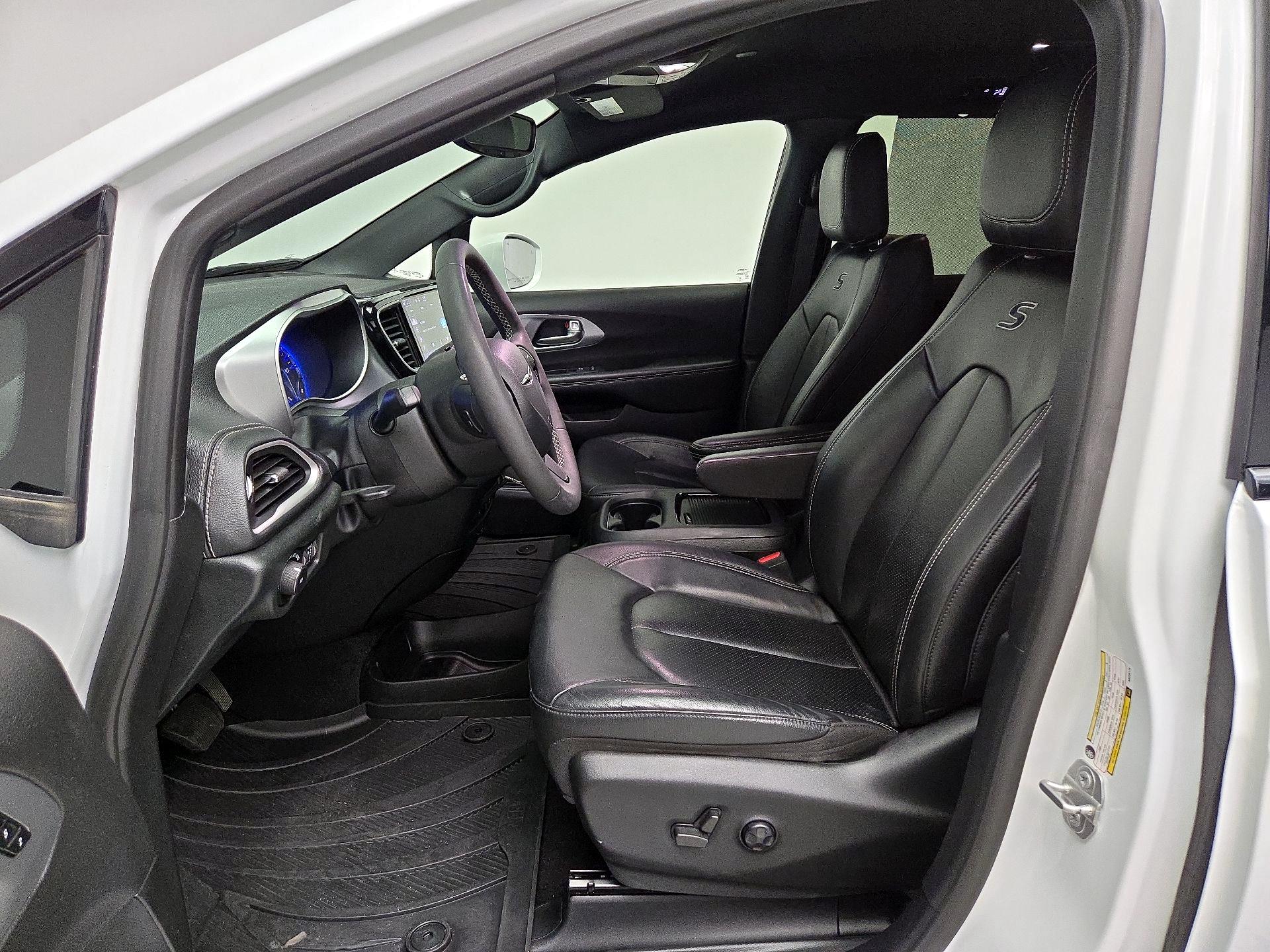 Thumbnail: 2022 Chrysler Pacifica - 11