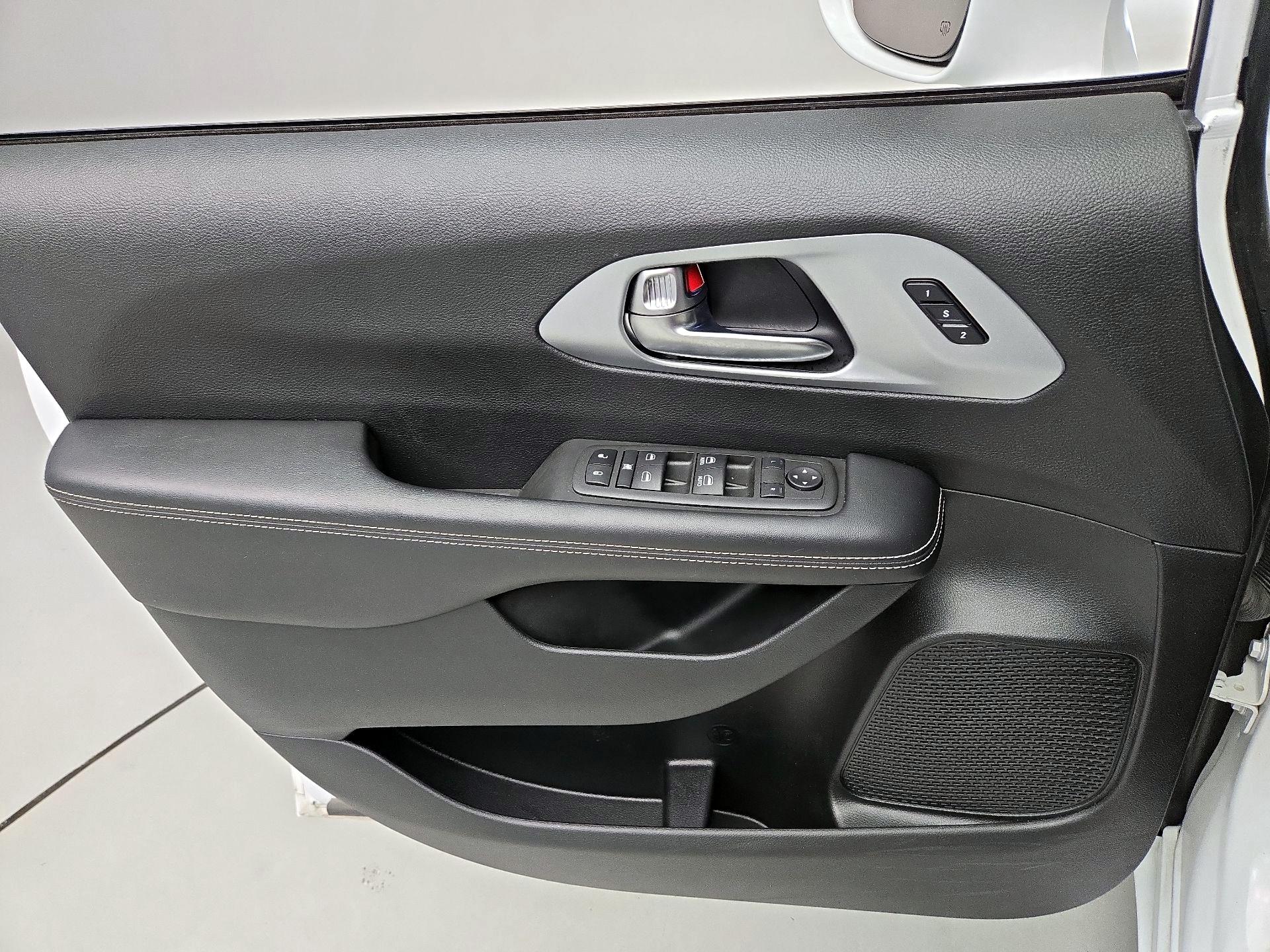 Thumbnail: 2022 Chrysler Pacifica - 12