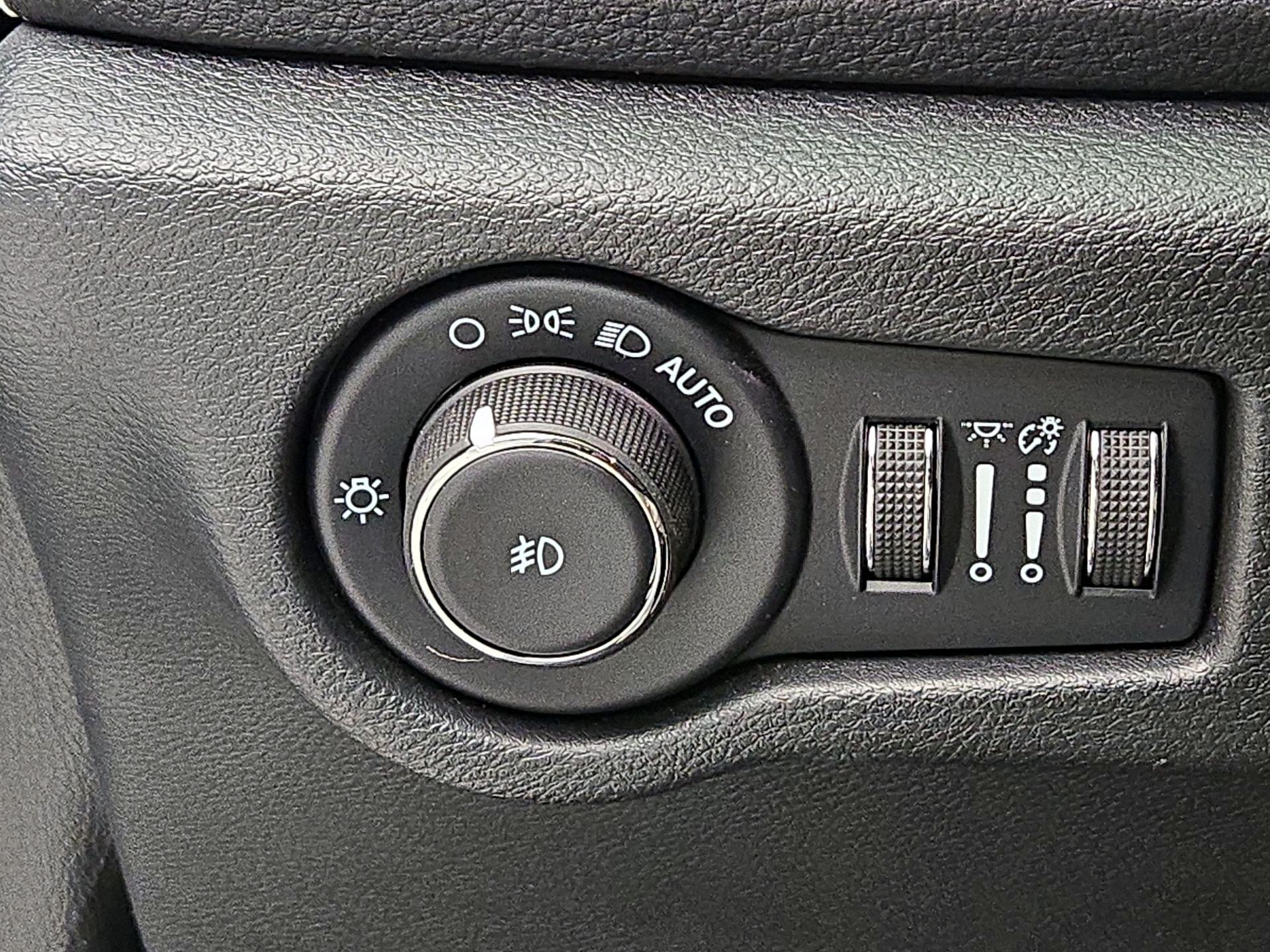 Thumbnail: 2022 Chrysler Pacifica - 13