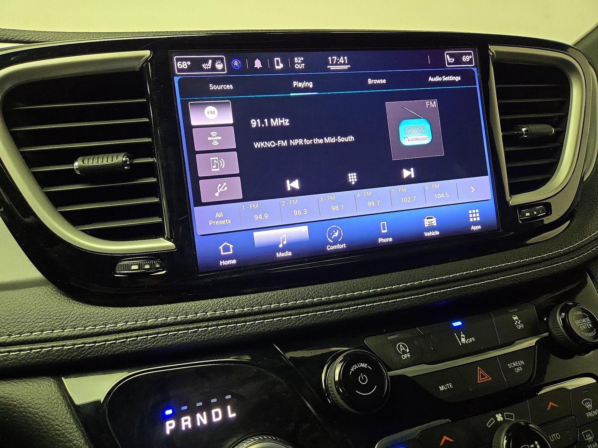 Thumbnail: 2022 Chrysler Pacifica - 15