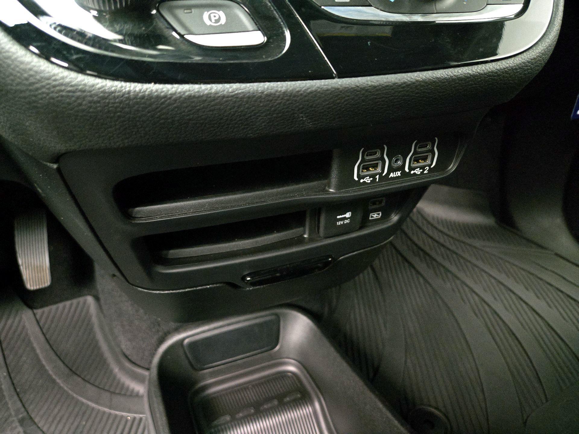 Thumbnail: 2022 Chrysler Pacifica - 18