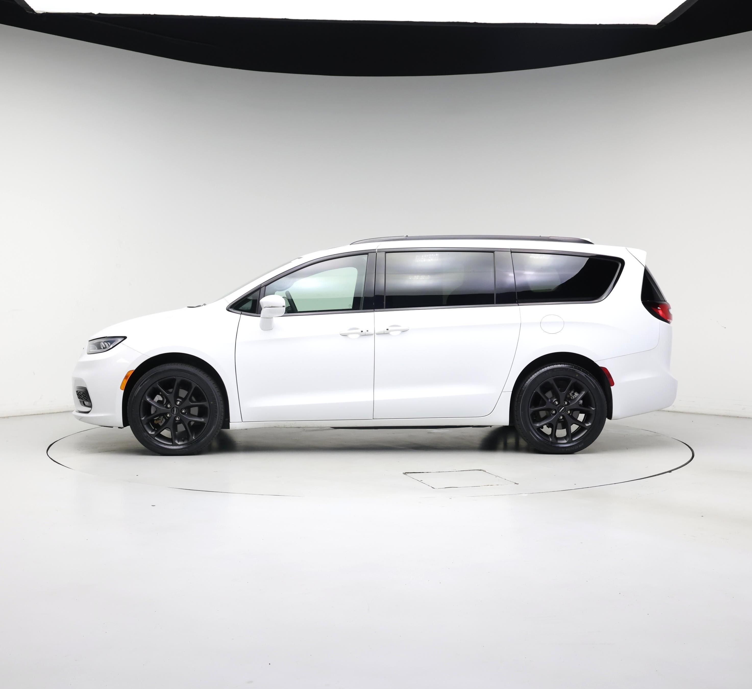 Thumbnail: 2022 Chrysler Pacifica - 3