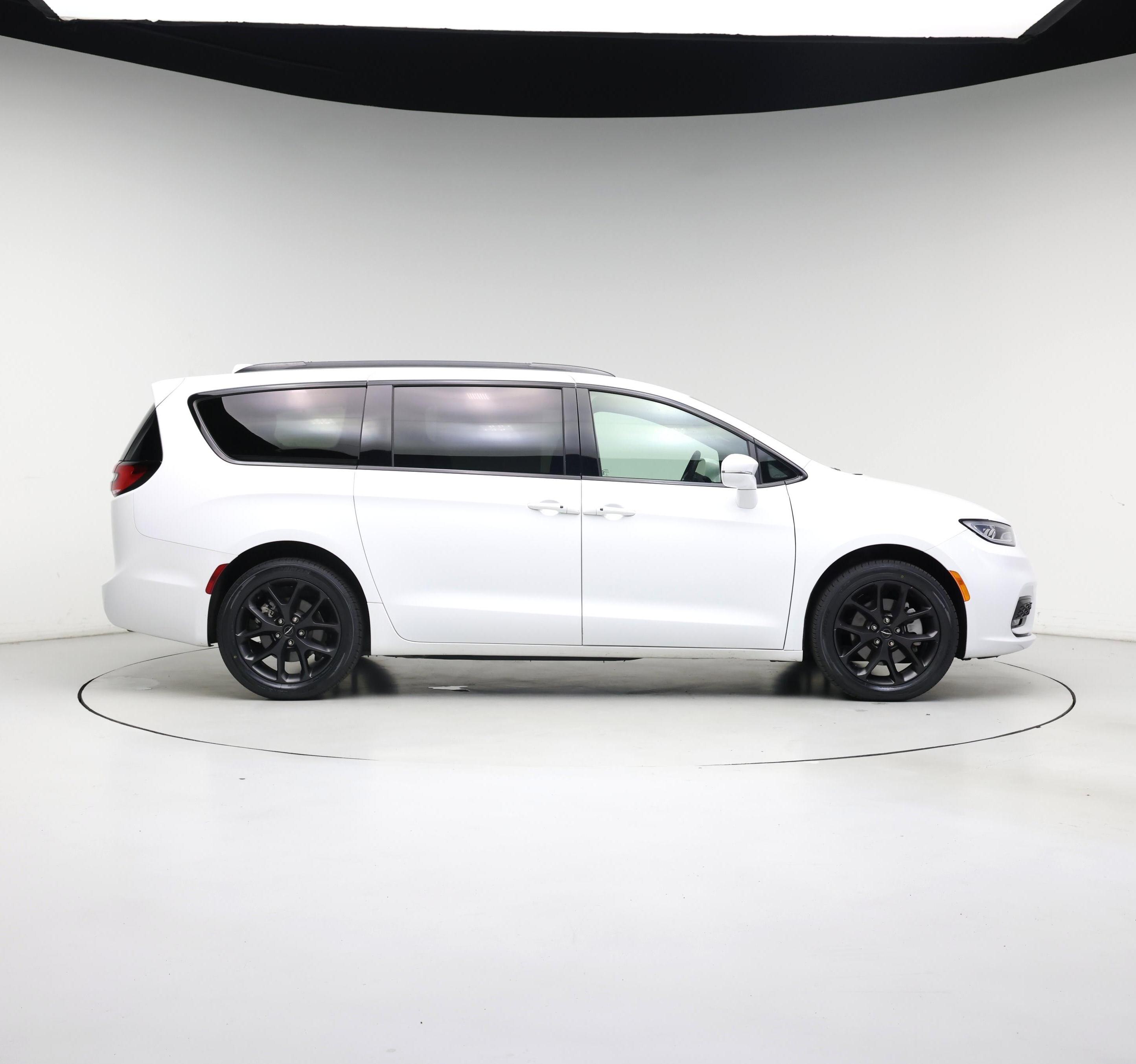 Thumbnail: 2022 Chrysler Pacifica - 7