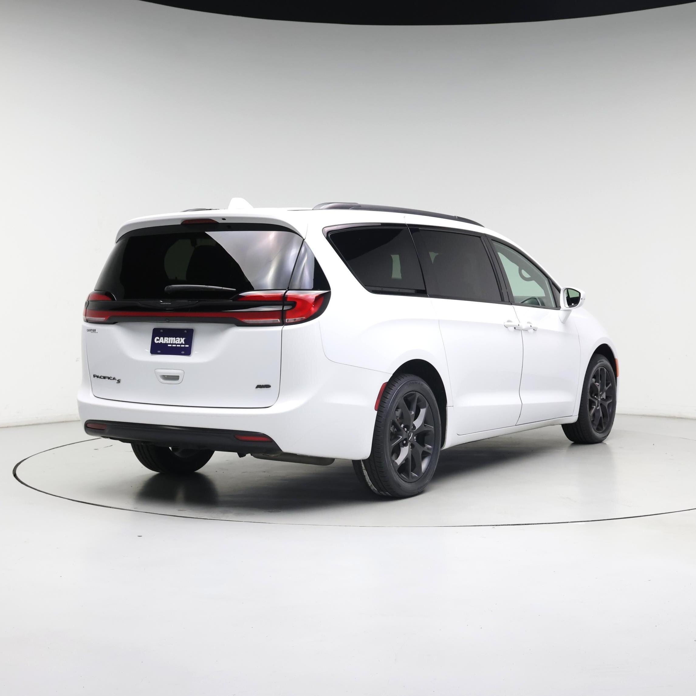 Thumbnail: 2022 Chrysler Pacifica - 8