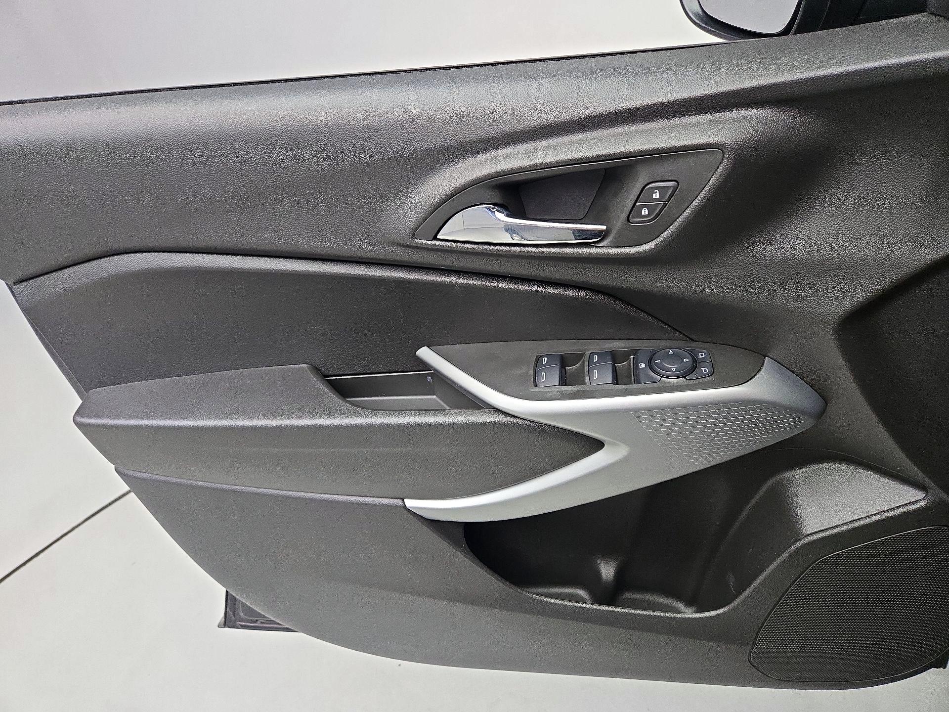 Thumbnail: 2025 Chevrolet Trax - 12