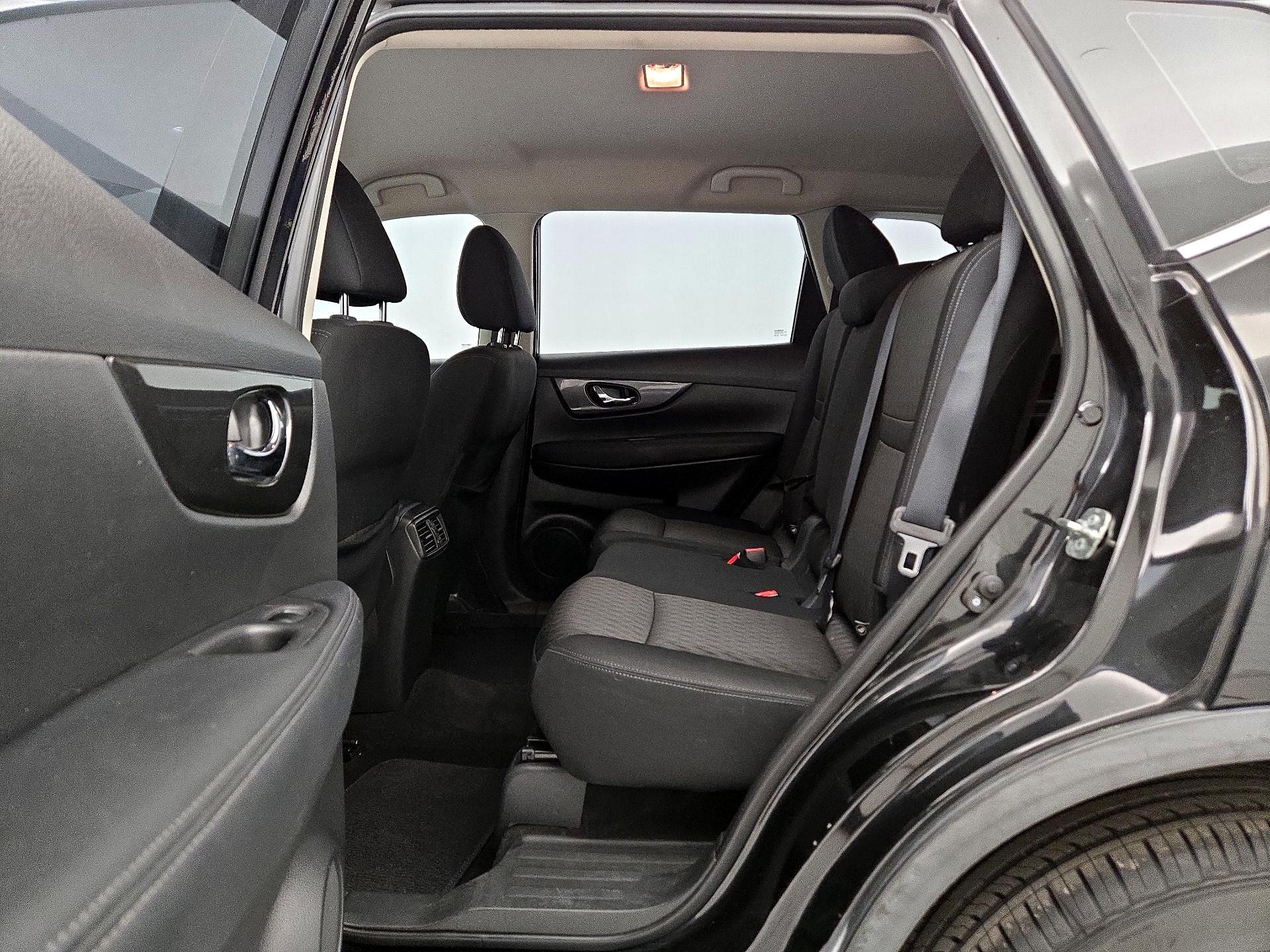 Thumbnail: 2017 Nissan Rogue - 19