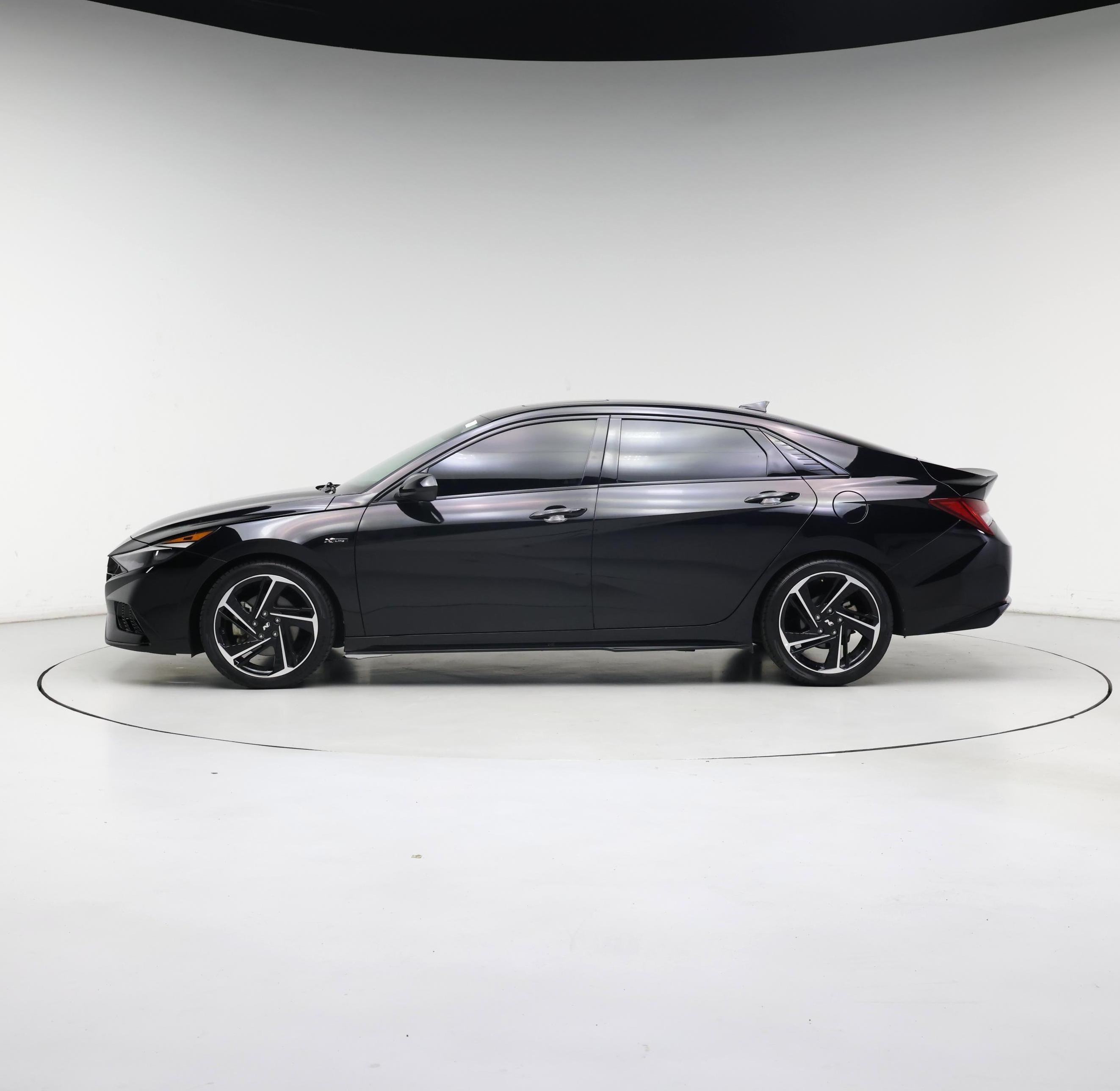Thumbnail: 2023 Hyundai Elantra - 3