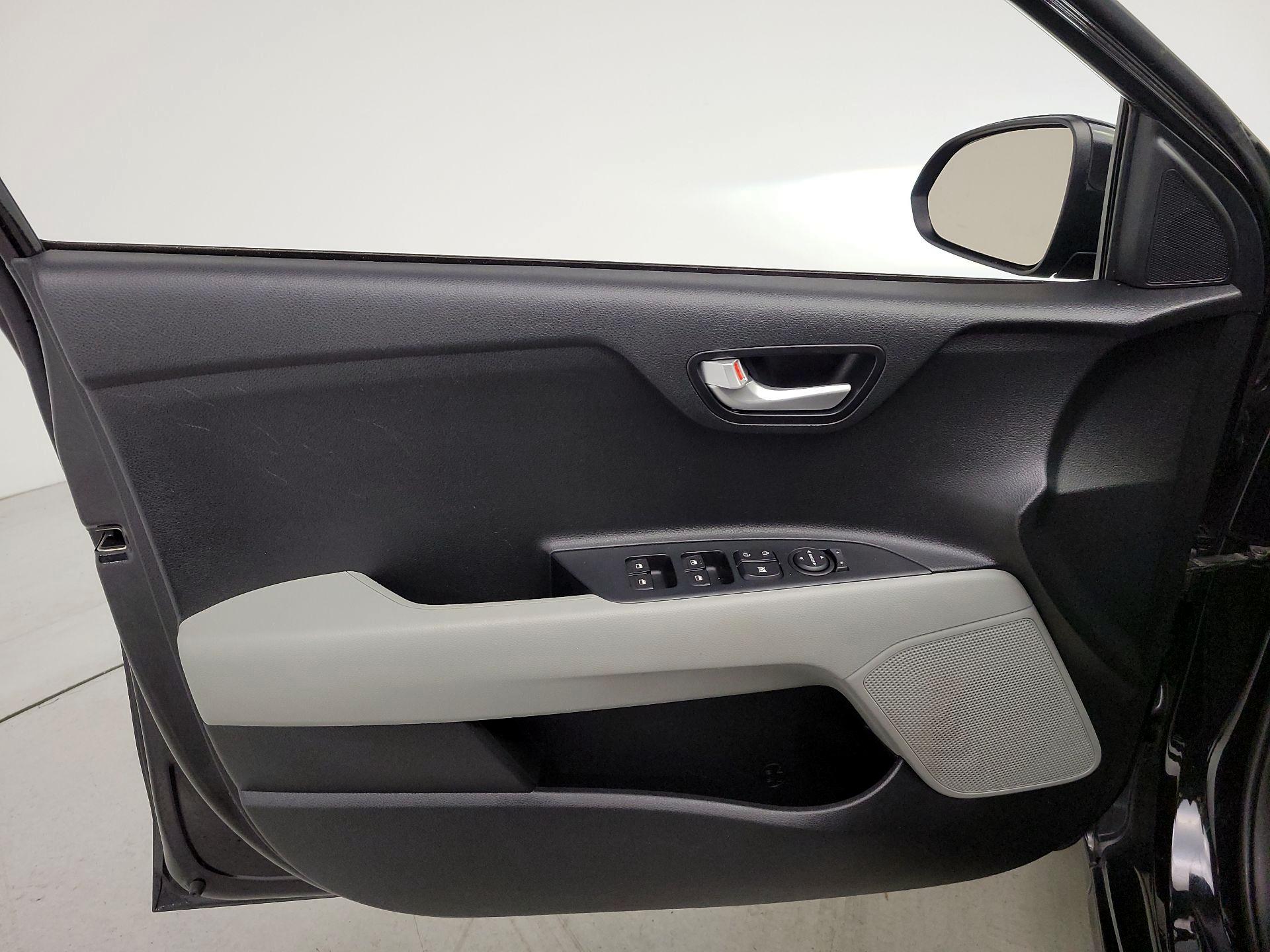 Thumbnail: 2019 Kia Rio - 12