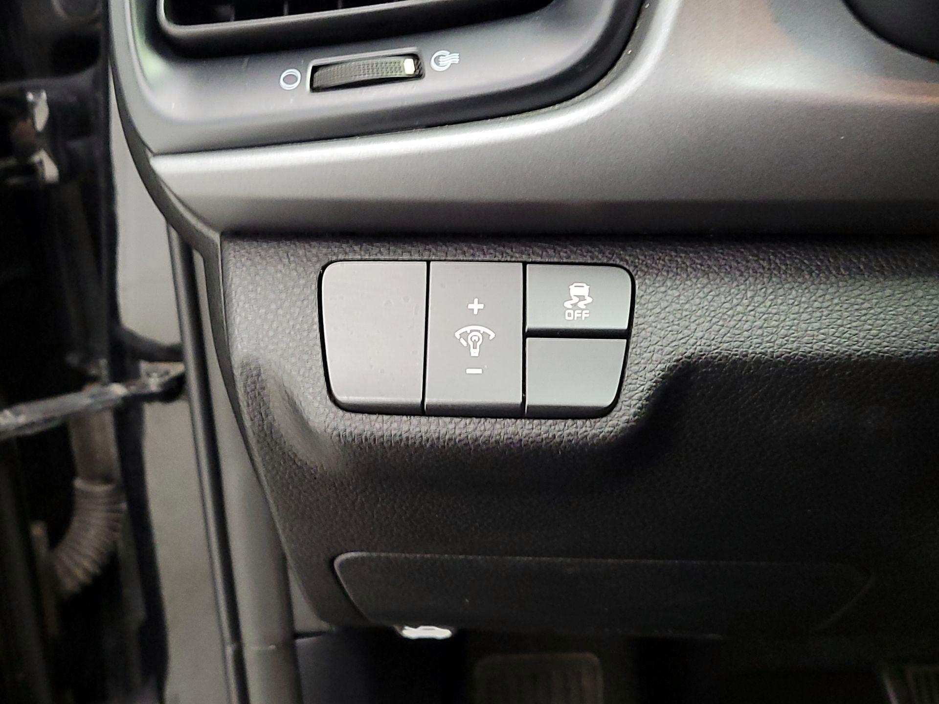 Thumbnail: 2019 Kia Rio - 13