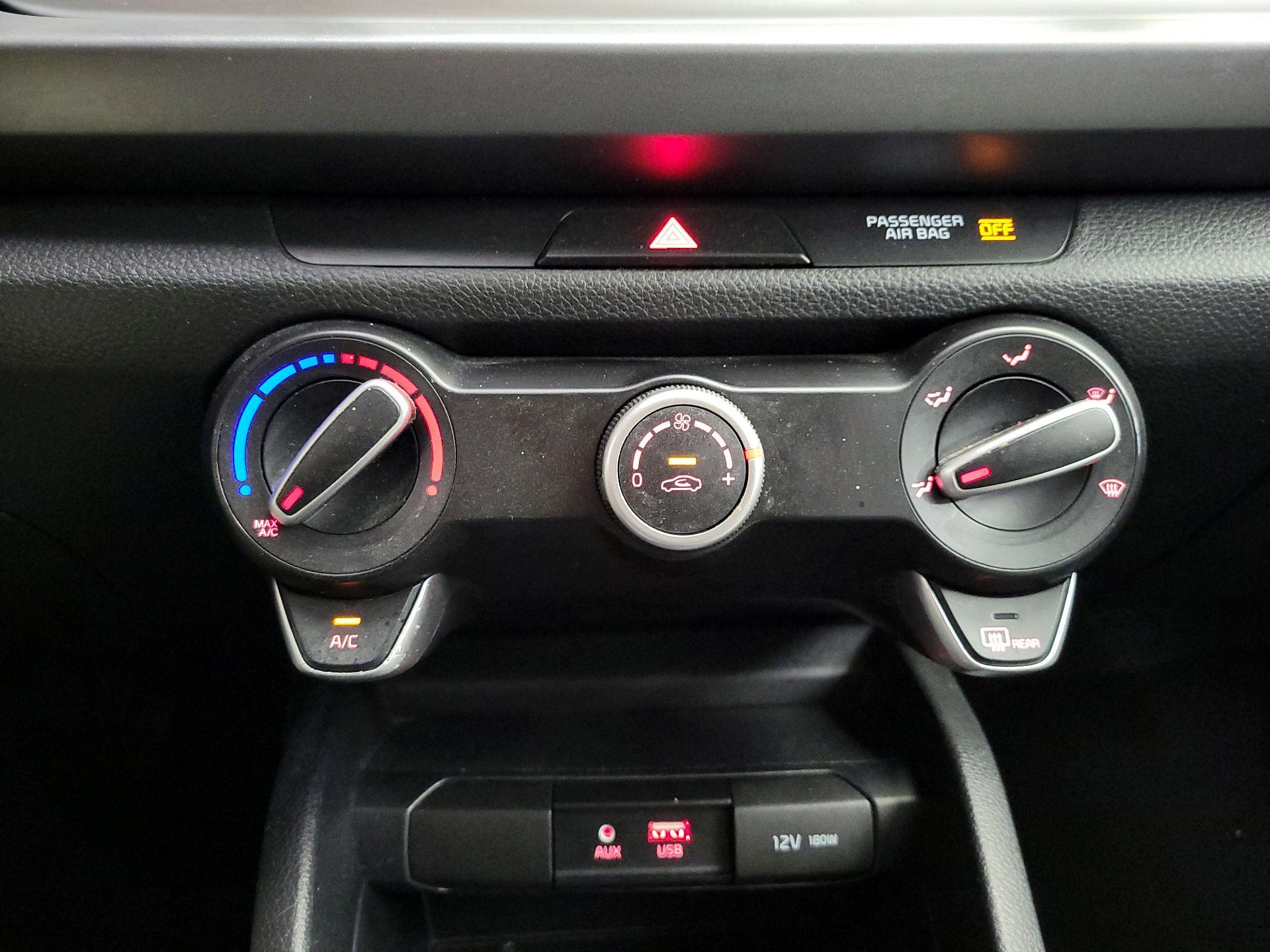 Thumbnail: 2019 Kia Rio - 16