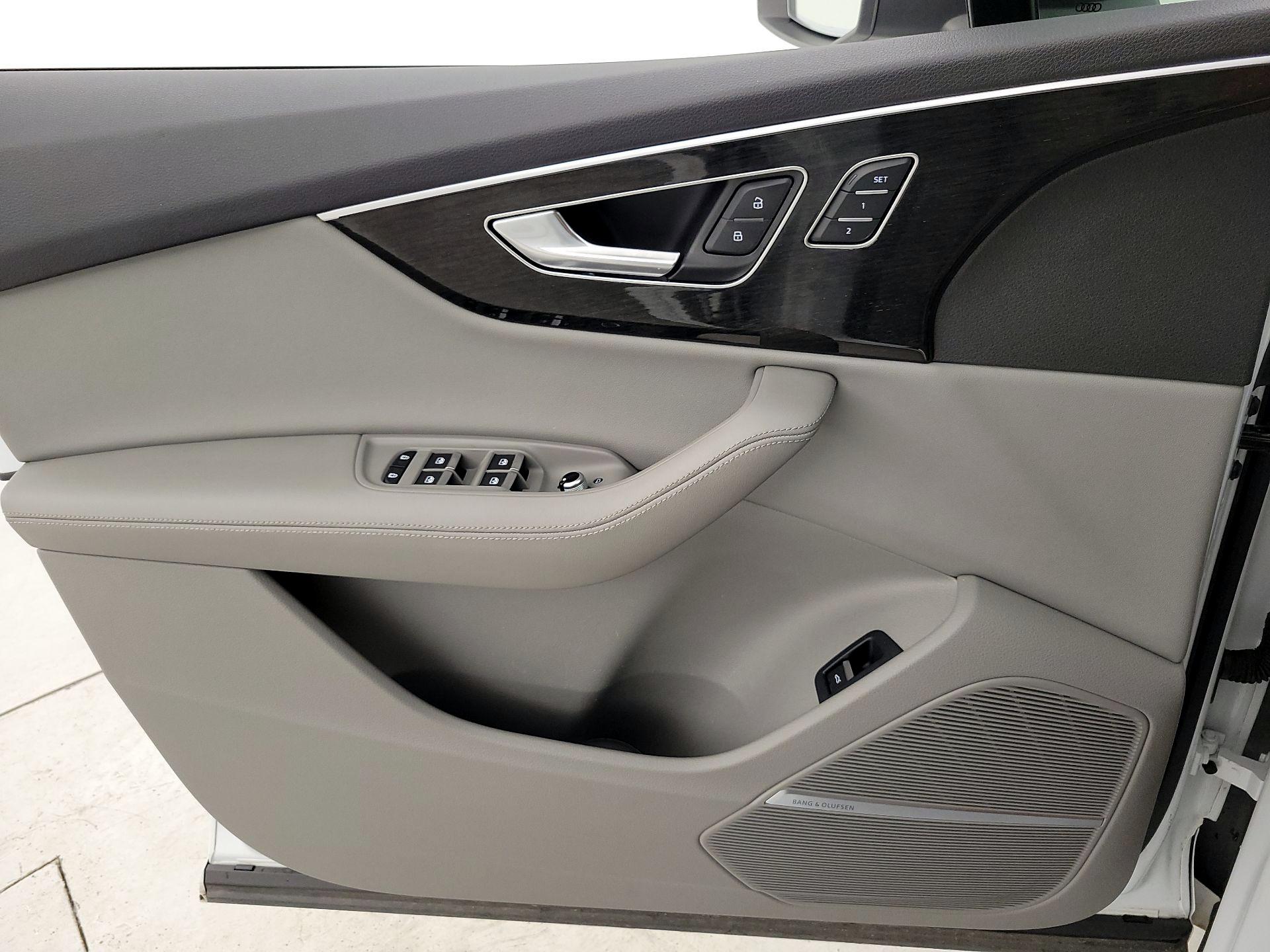 Thumbnail: 2023 Audi Q7 - 12