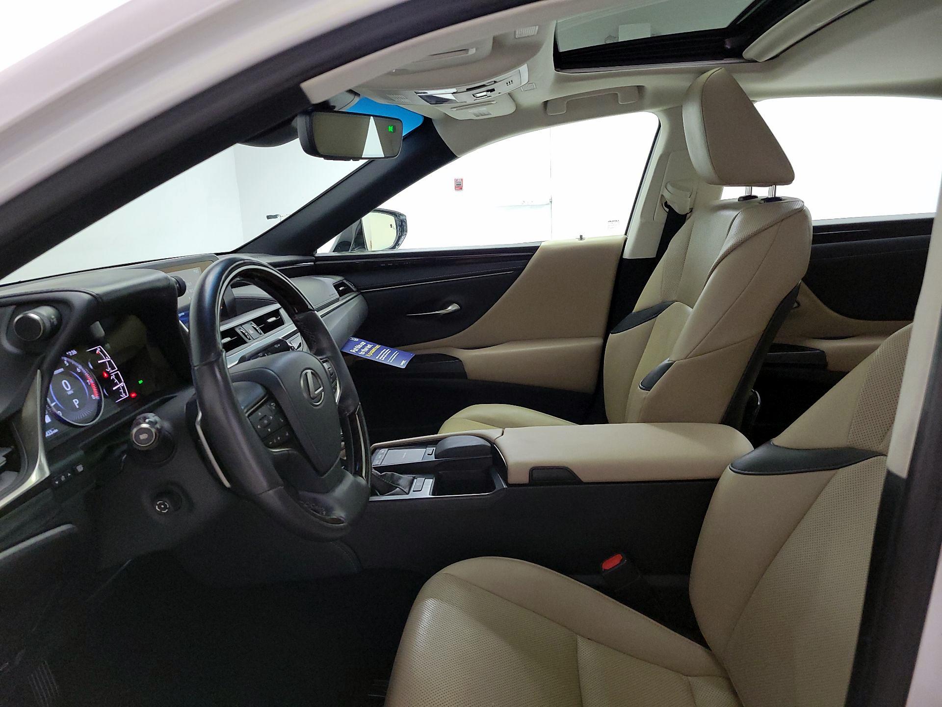 Thumbnail: 2021 Lexus ES - 11