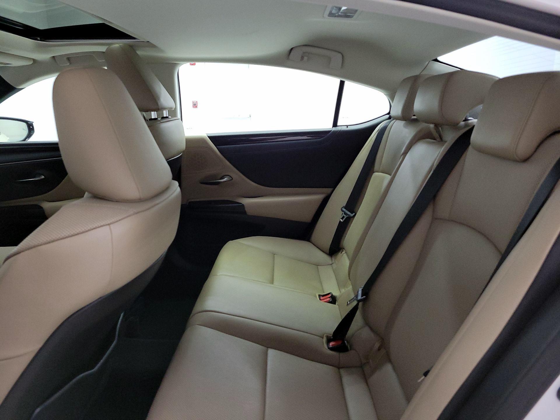 Thumbnail: 2021 Lexus ES - 19
