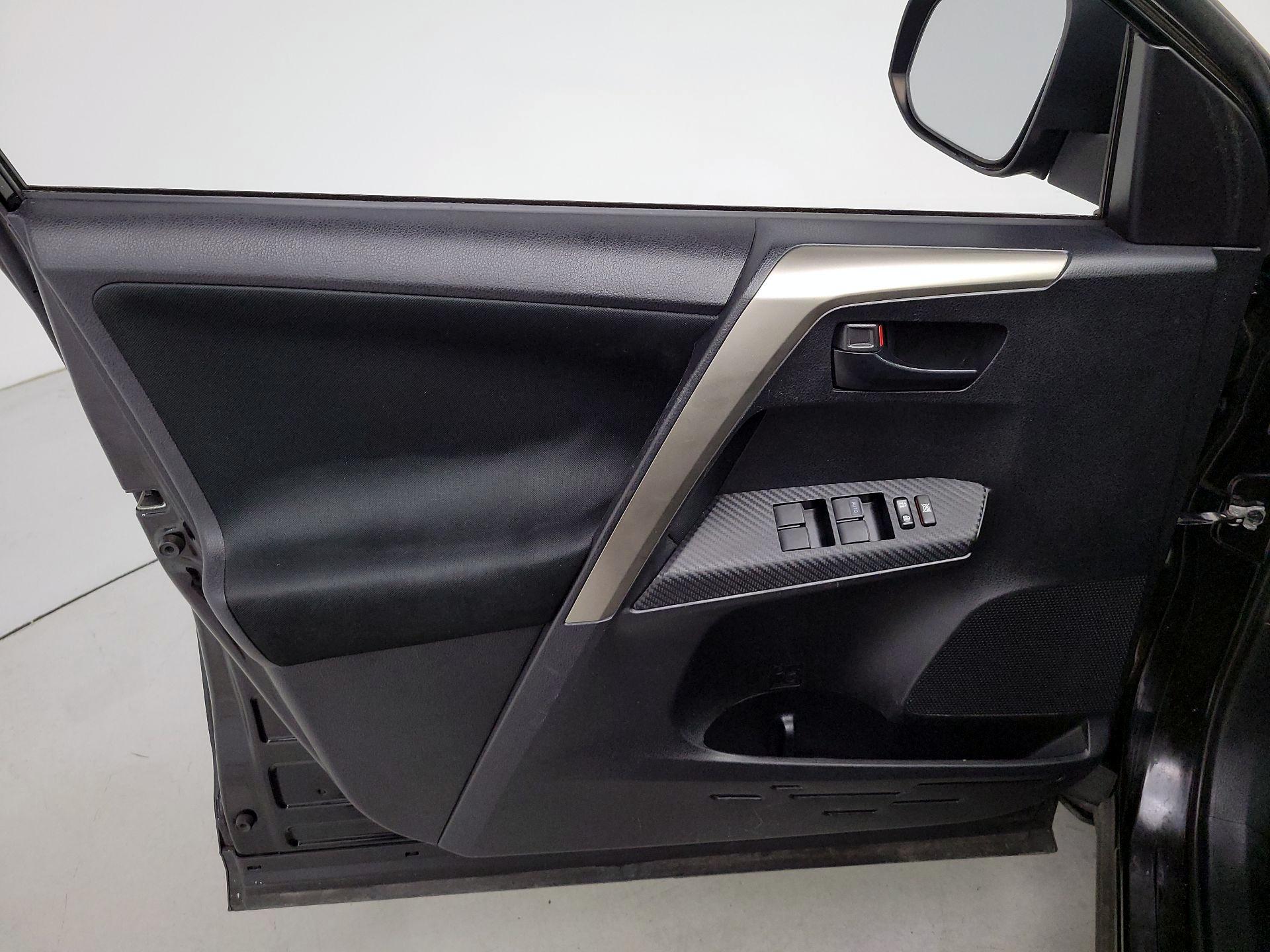 Thumbnail: 2015 Toyota RAV4 - 12