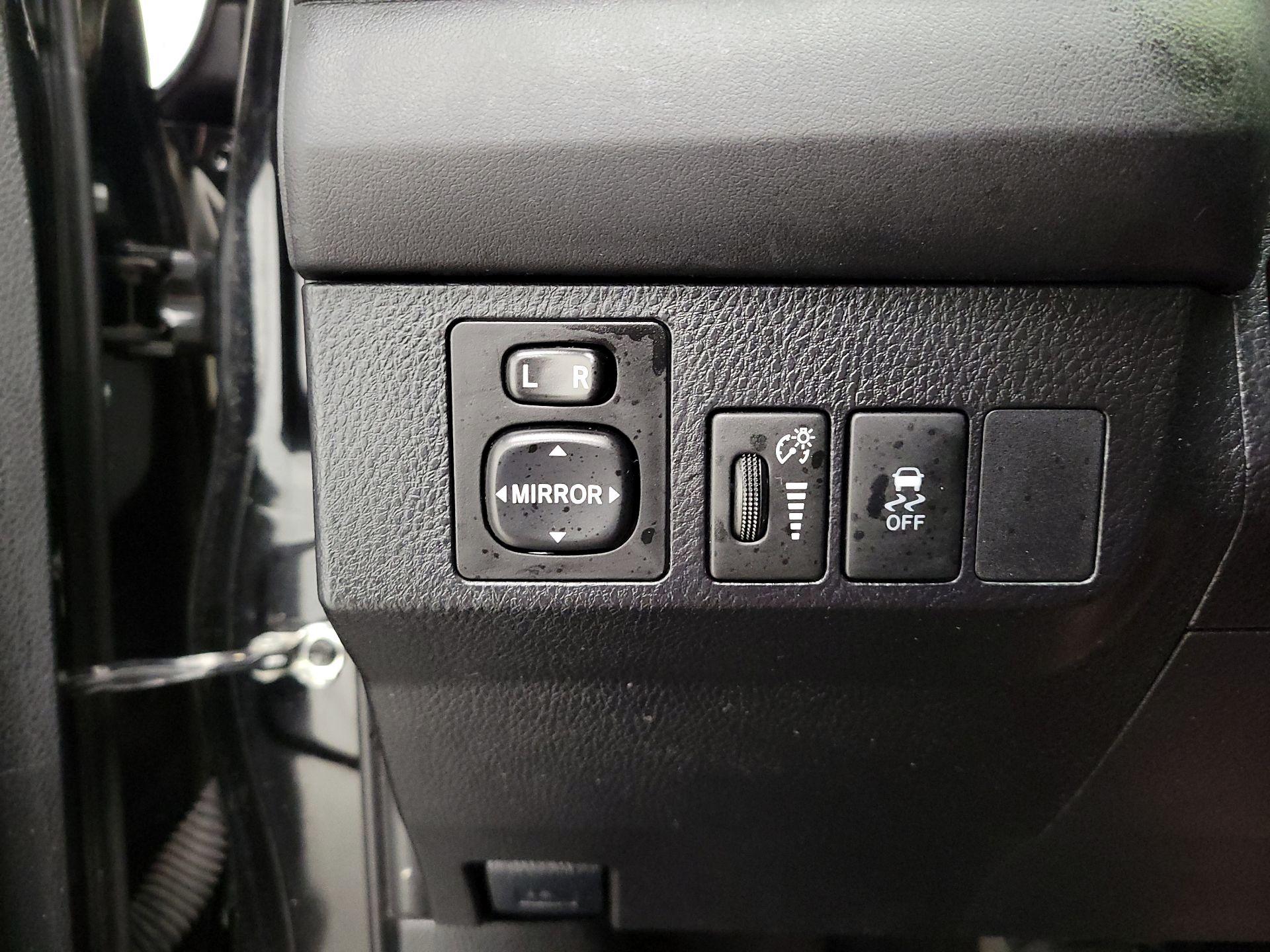 Thumbnail: 2015 Toyota RAV4 - 13