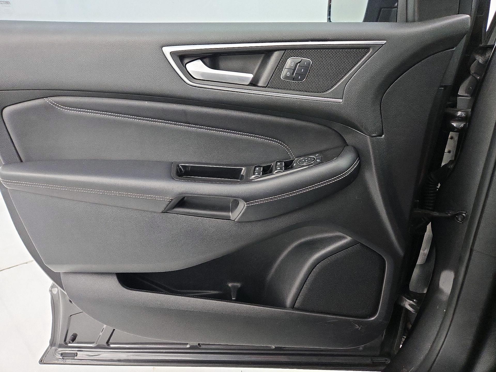 Thumbnail: 2015 Ford Edge - 12